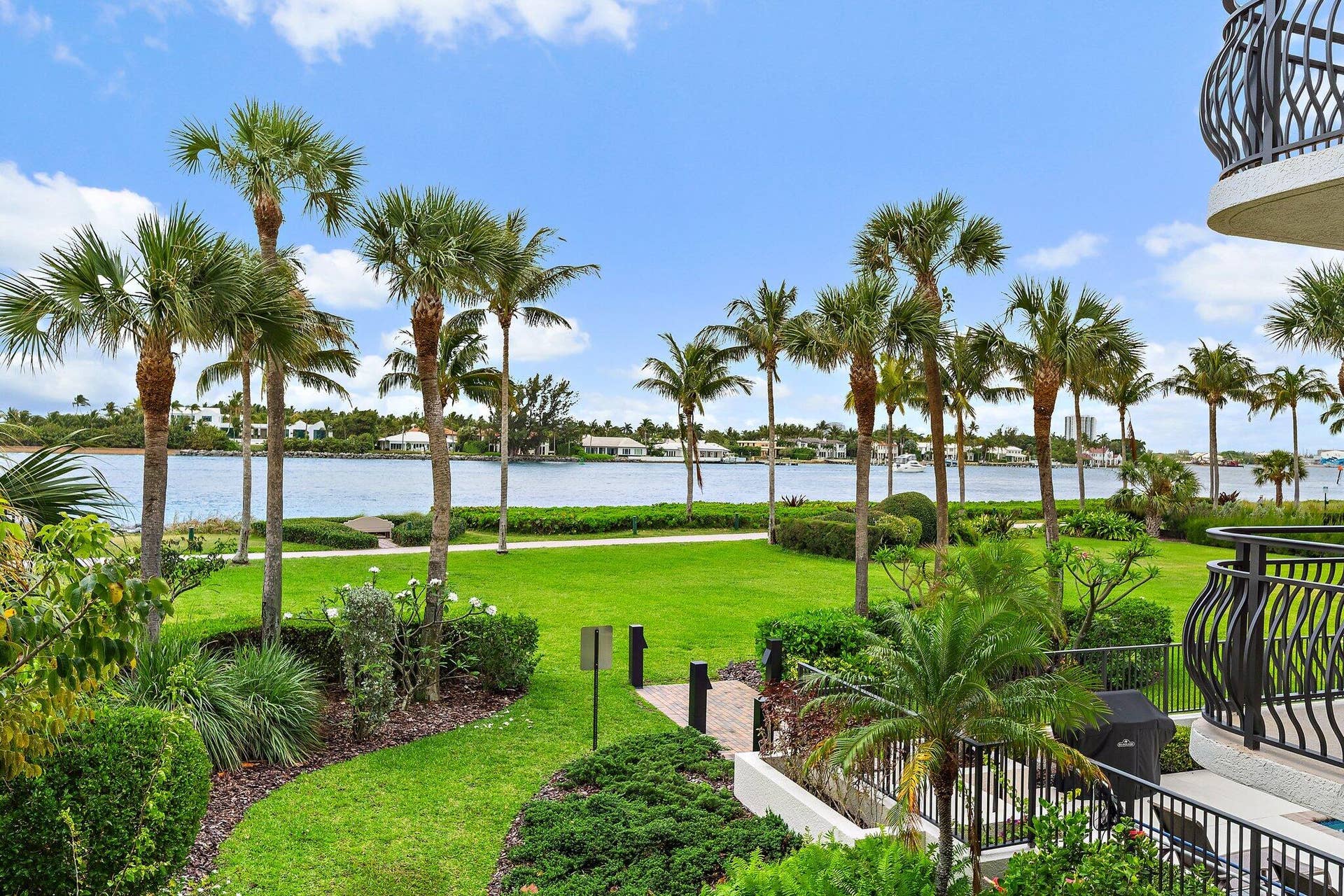314 Inlet Way, #101, Palm Beach Shores, FL 33404 balcony view