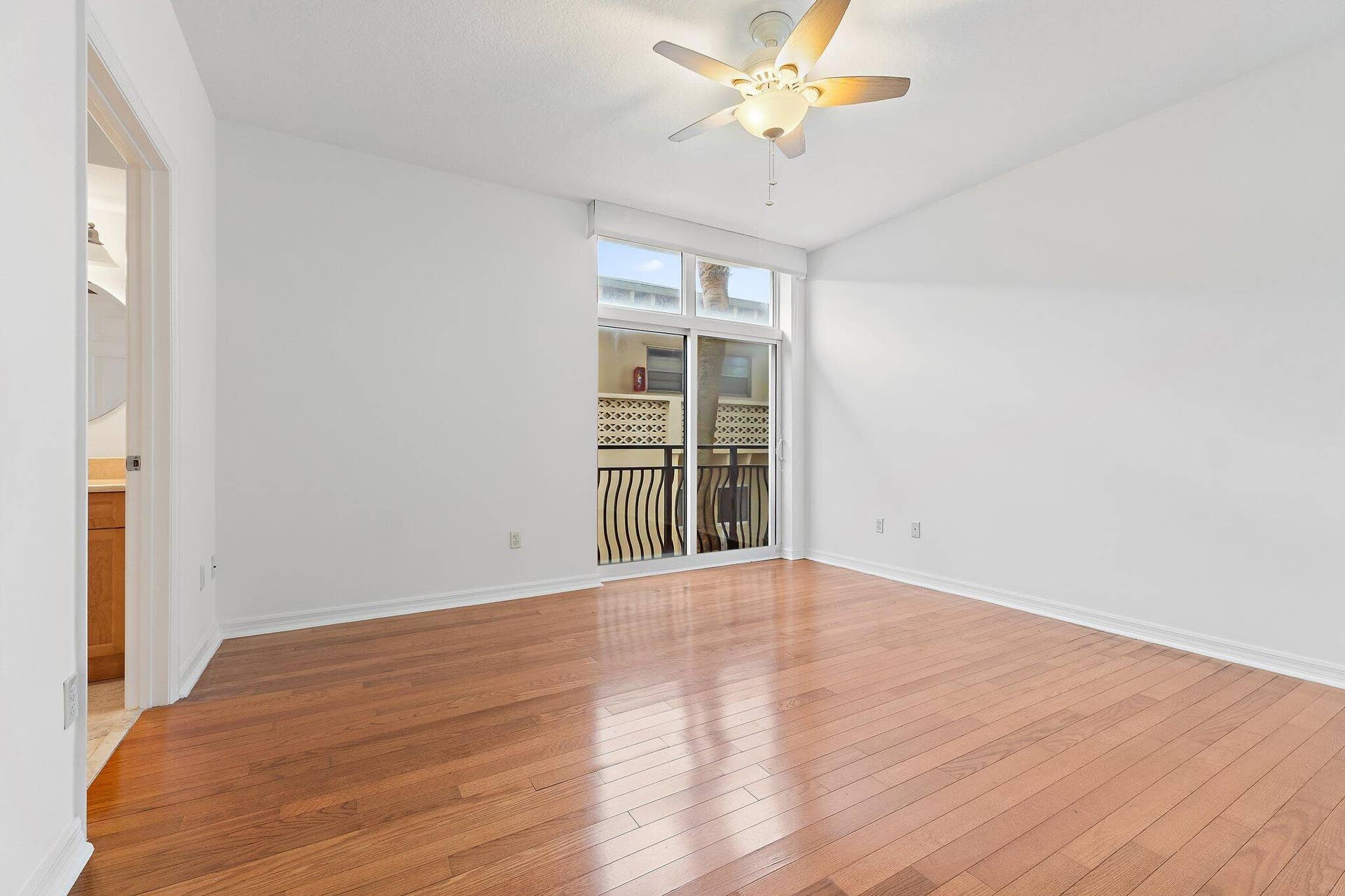 314 Inlet Way, #101, Palm Beach Shores, FL 33404 primary bedroom