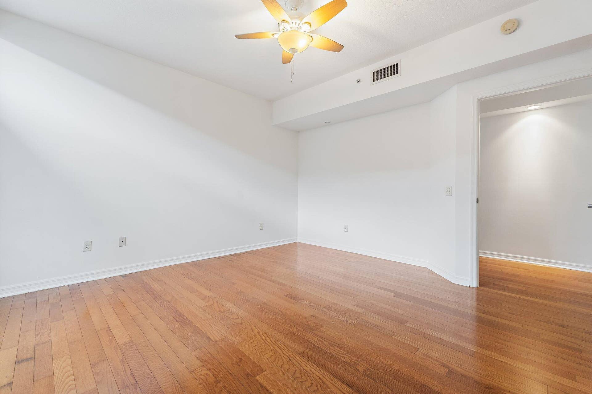 314 Inlet Way, #101, Palm Beach Shores, FL 33404 primary bedroom