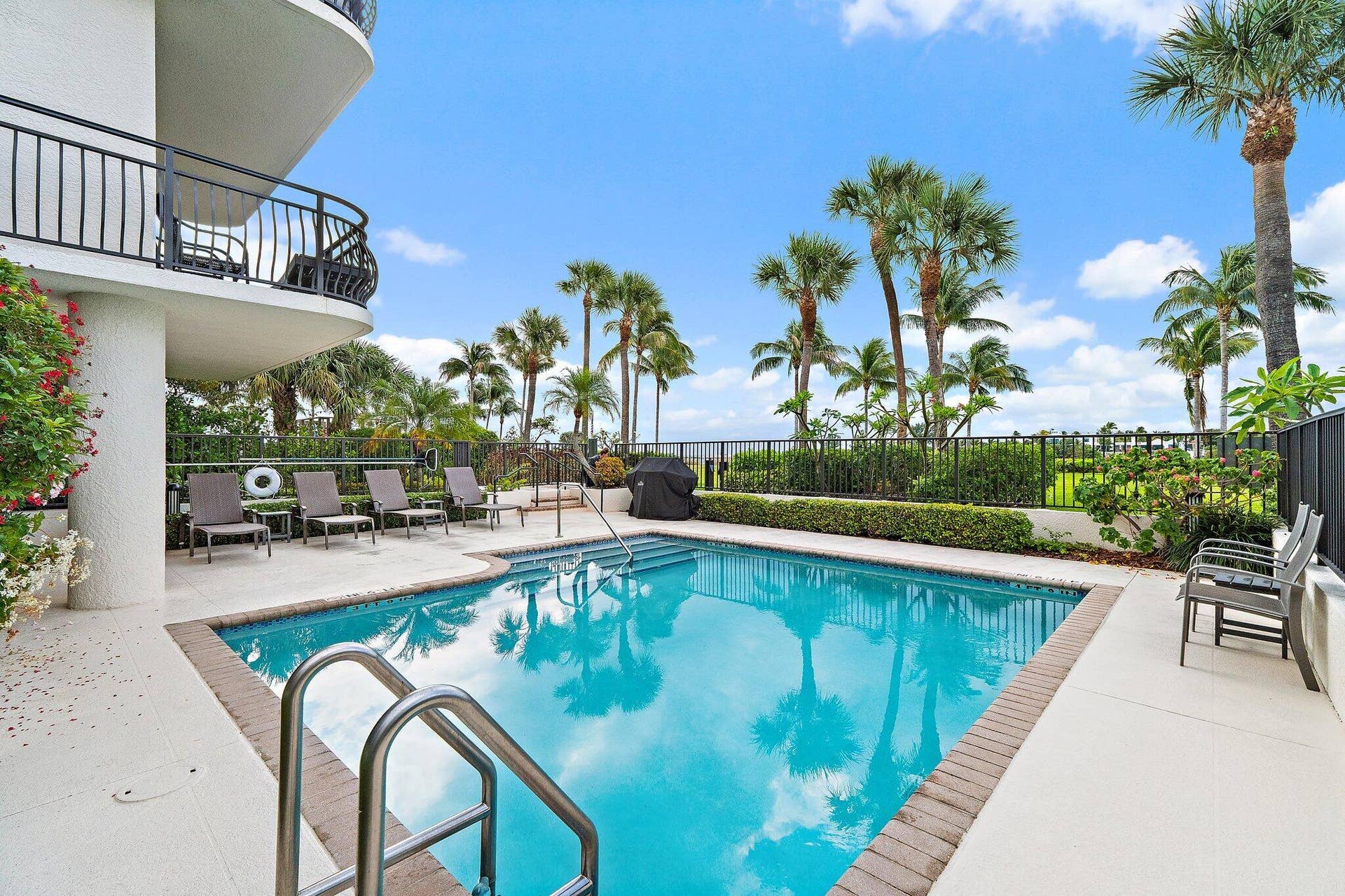 314 Inlet Way, #101, Palm Beach Shores, FL 33404 pool