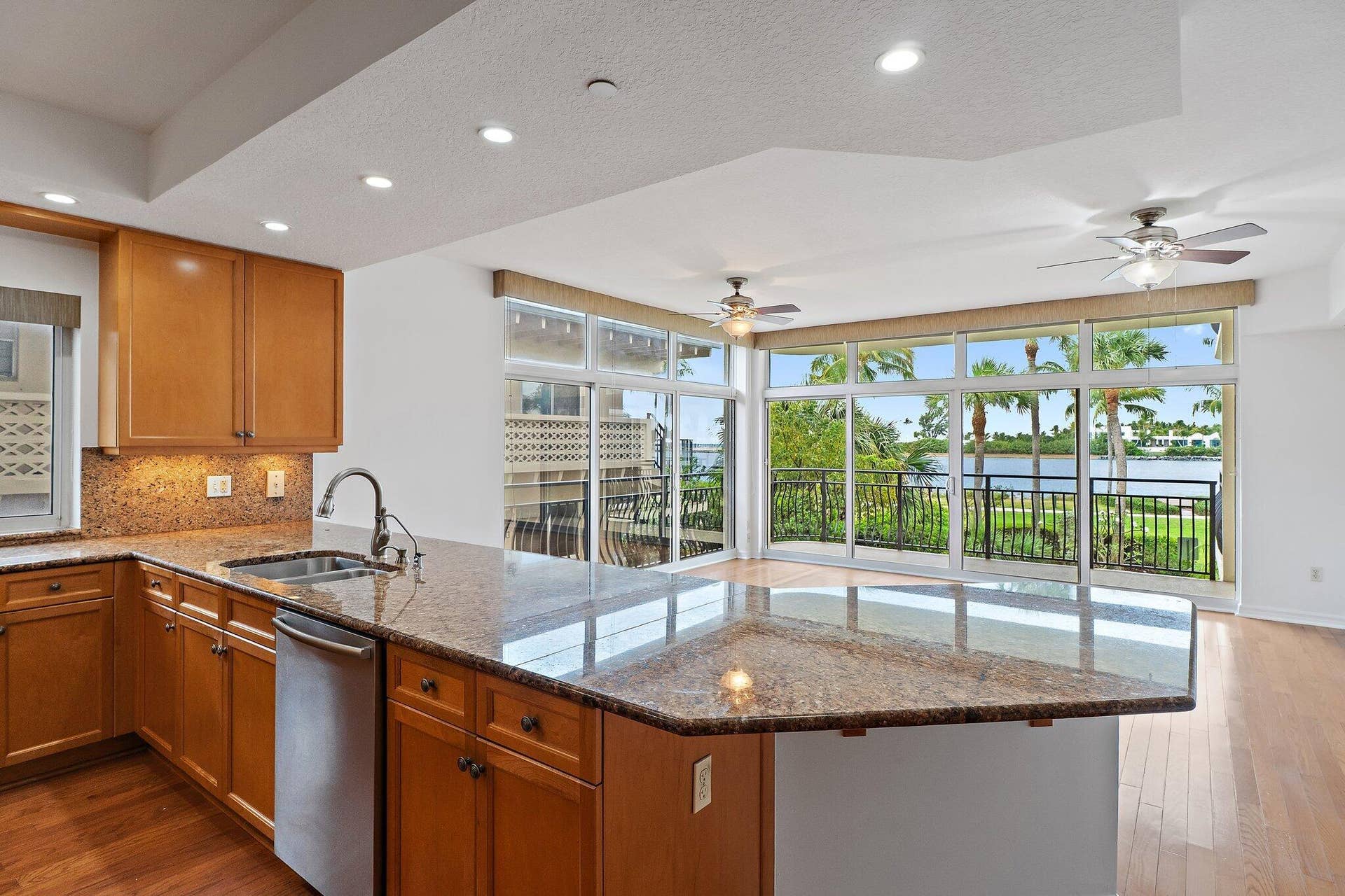 314 Inlet Way, #101, Palm Beach Shores, FL 33404 037-314InletWay-101-PalmBeachShores