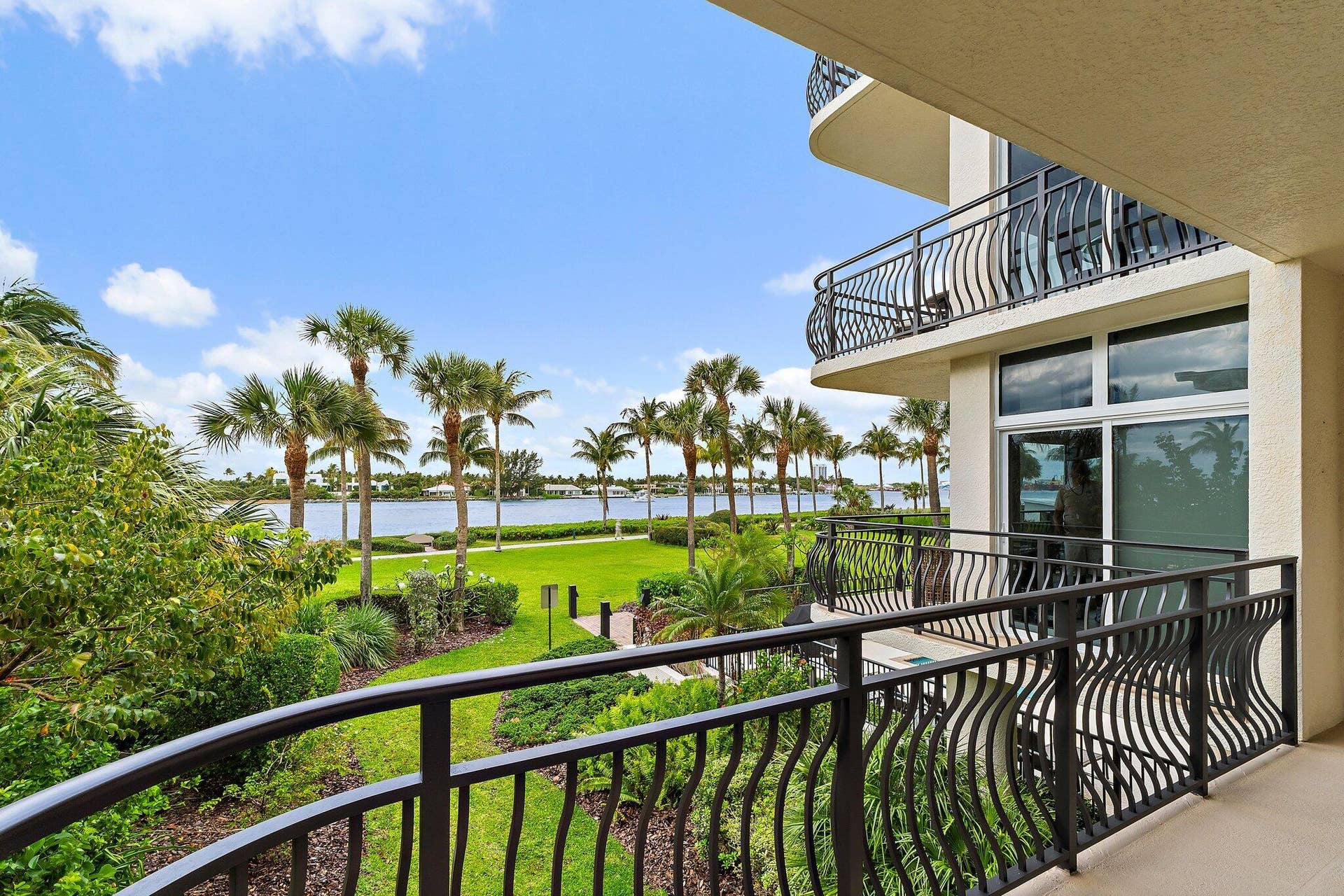 314 Inlet Way, #101, Palm Beach Shores, FL 33404 balcony view