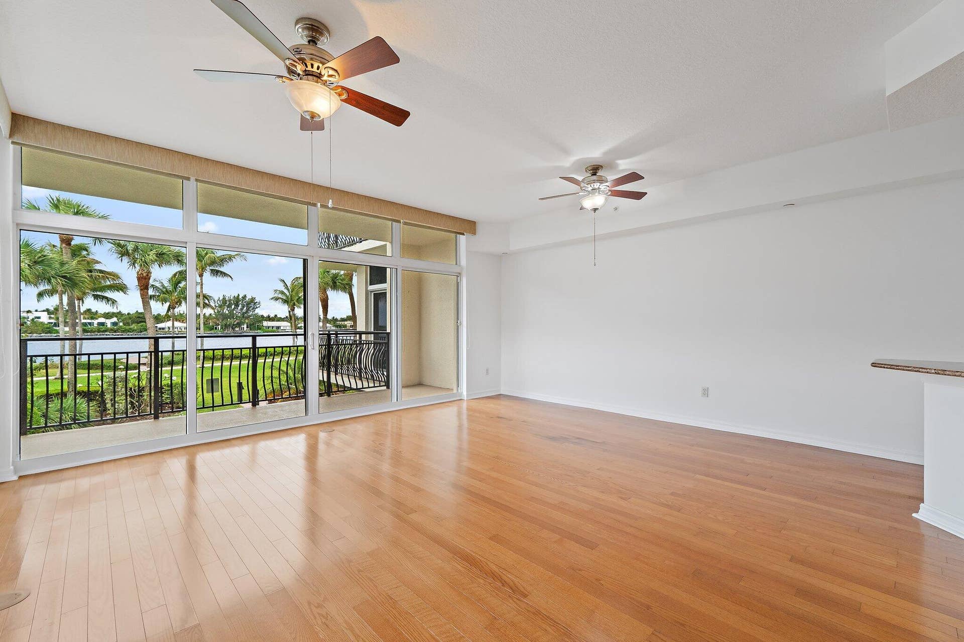 314 Inlet Way, #101, Palm Beach Shores, FL 33404 living room