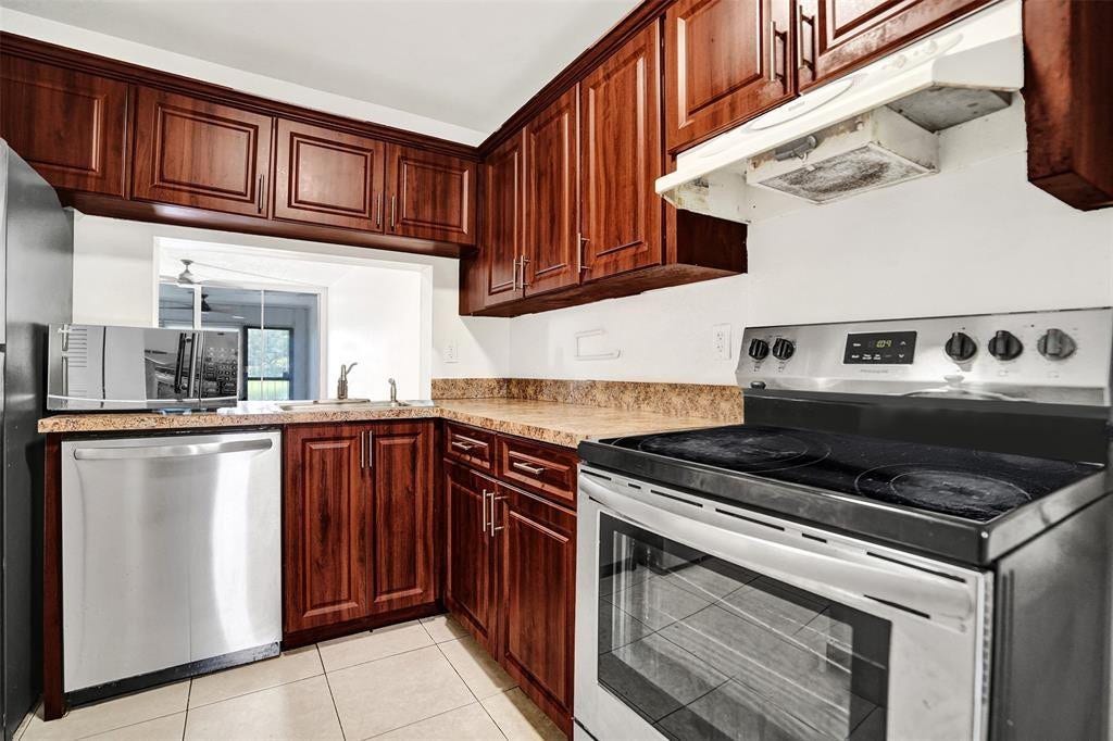 9440 Poinciana Place, #101, Davie, Davie, FL 33324 Photo 3
