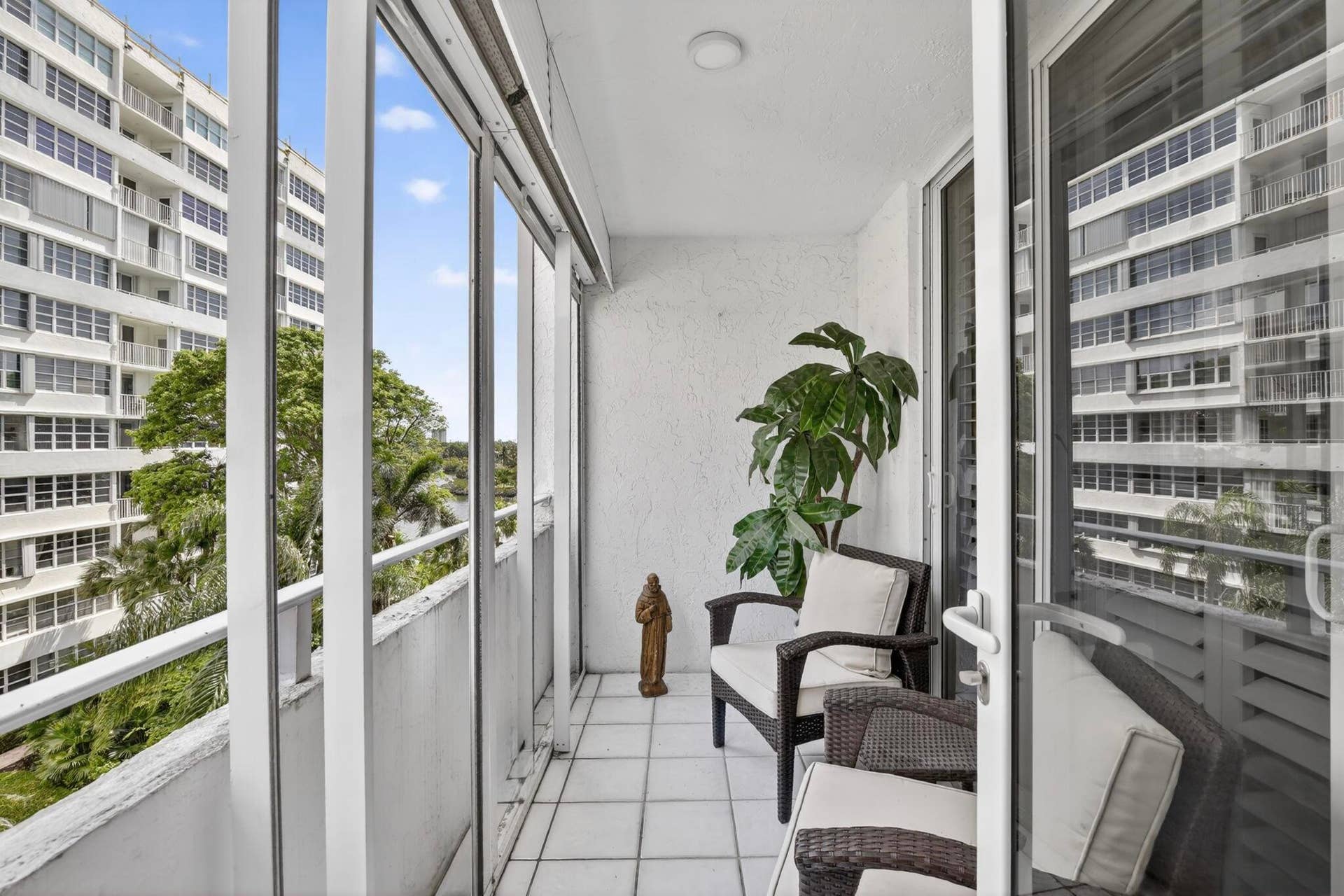 1160 N Federal Highway, #517, Fort Lauderdale, FL 33304 19-web-or-mls-_A7A3000