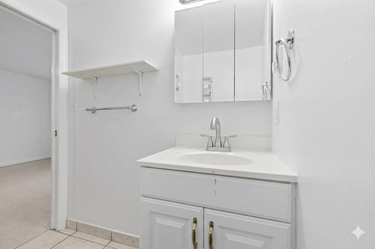 9001 N Lake Dasha Drive, Plantation, FL 33324 Empty5