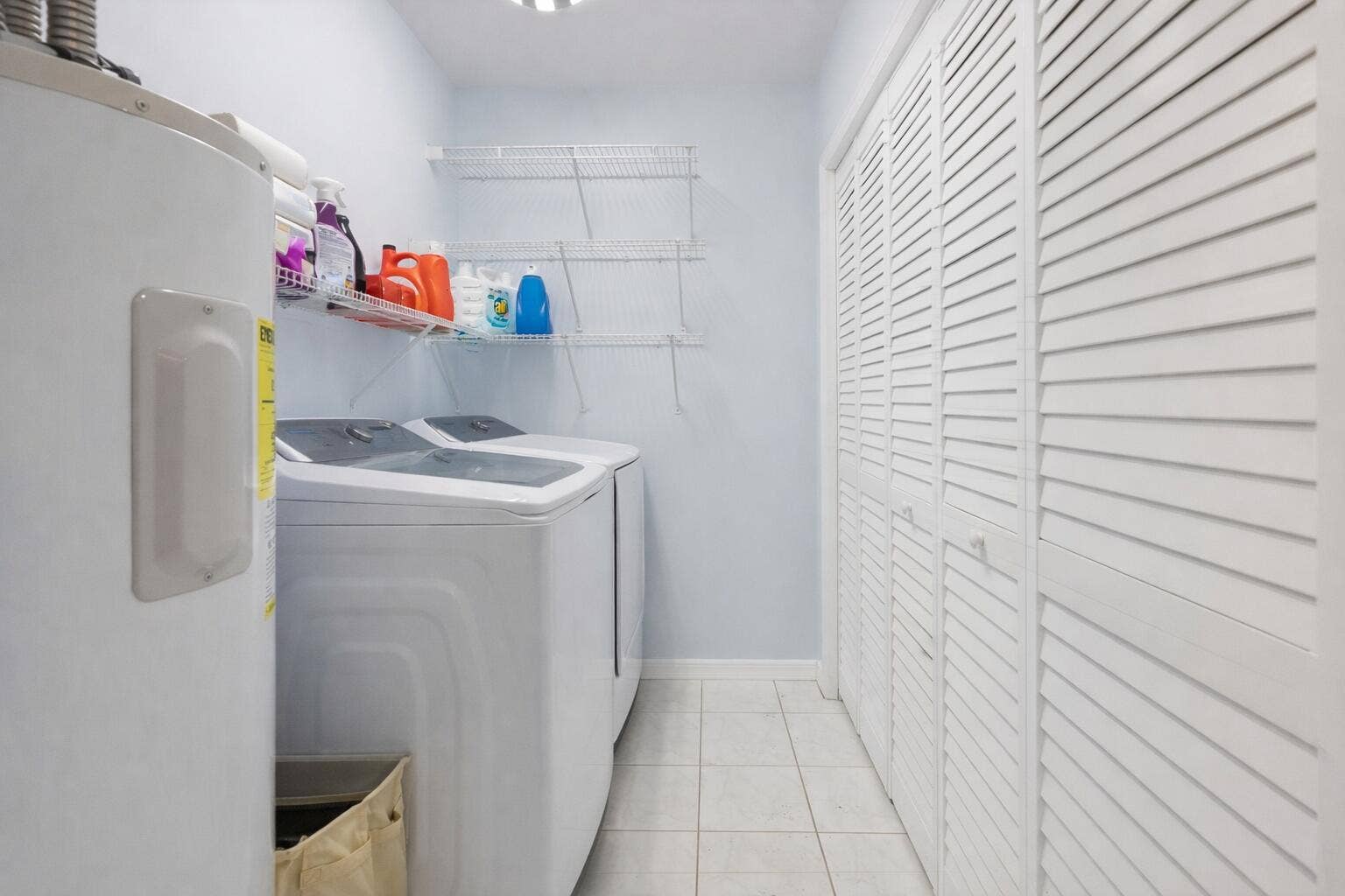 9001 N Lake Dasha Drive, Plantation, FL 33324 laundry