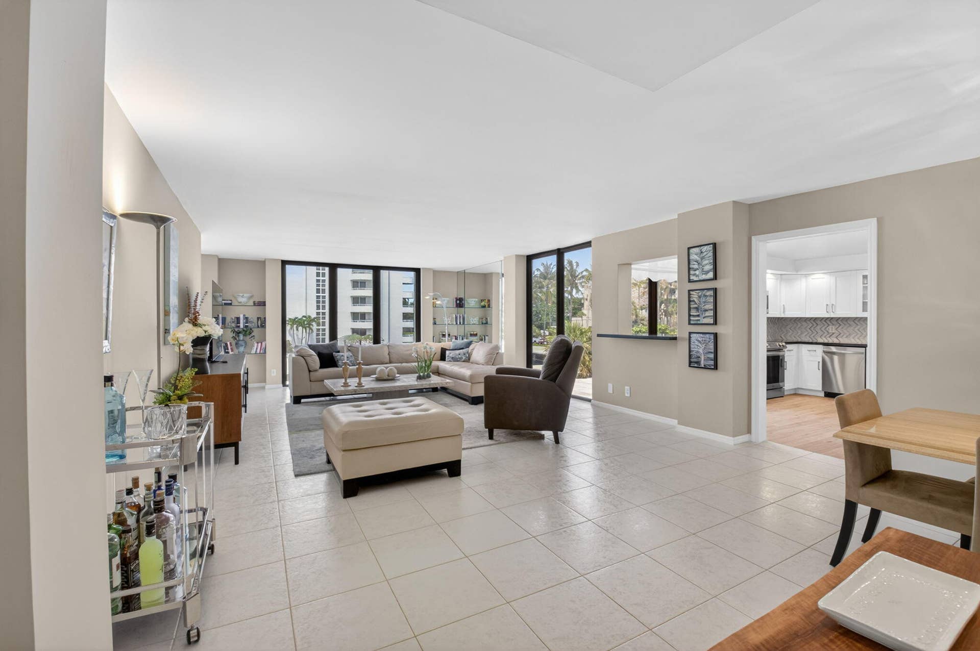2220 S Ocean Boulevard, #304, Delray Beach, FL 33483 Great Room with Kitchen Entrance