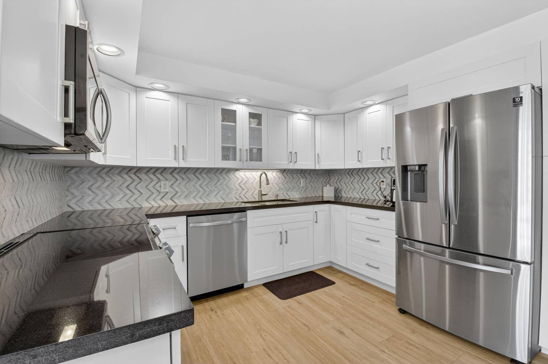 2220 S Ocean Boulevard, #304, Delray Beach, FL 33483 Granite countertops/tile backsplash
