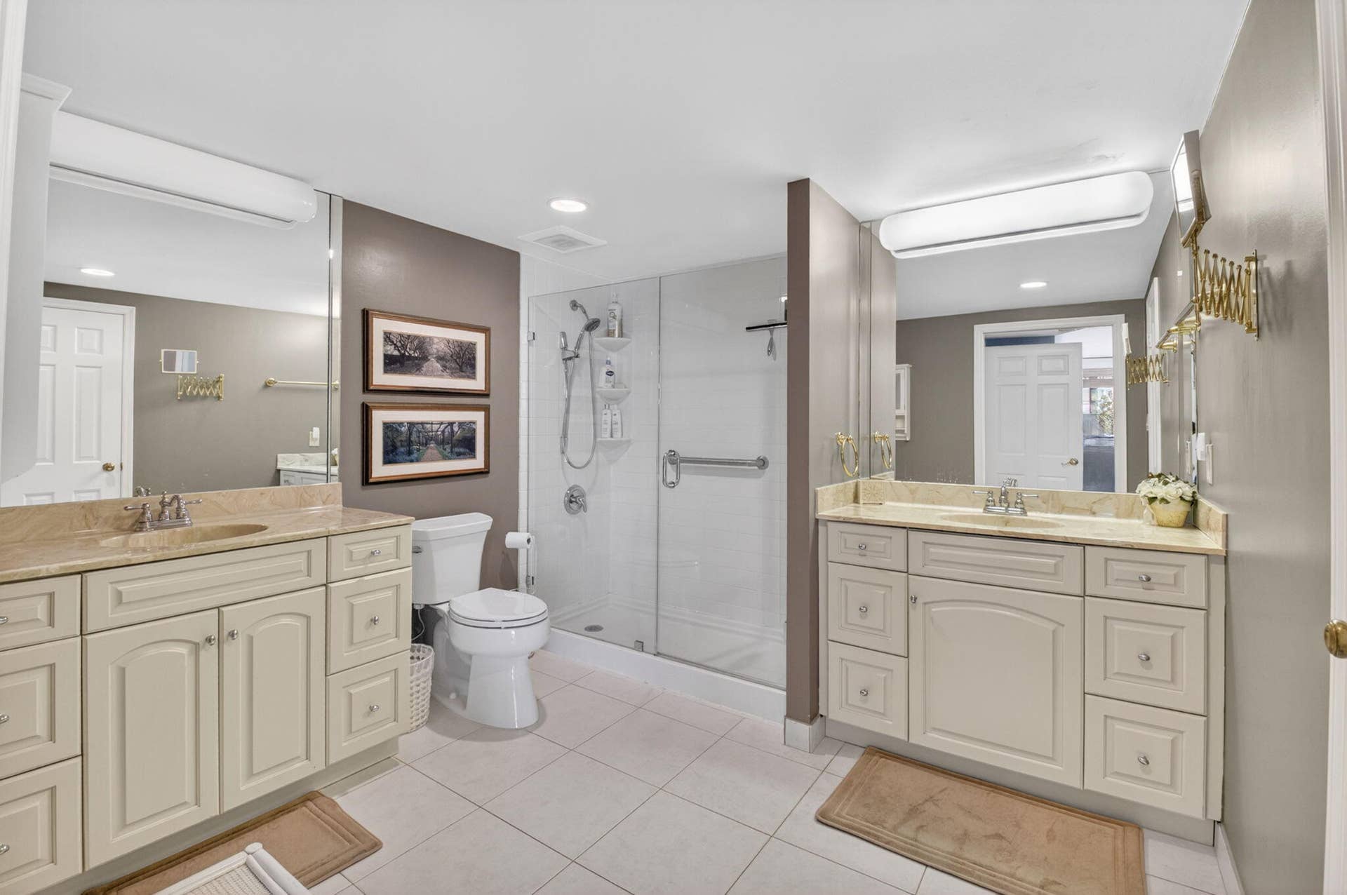 2220 S Ocean Boulevard, #304, Delray Beach, FL 33483 Dual sinks
