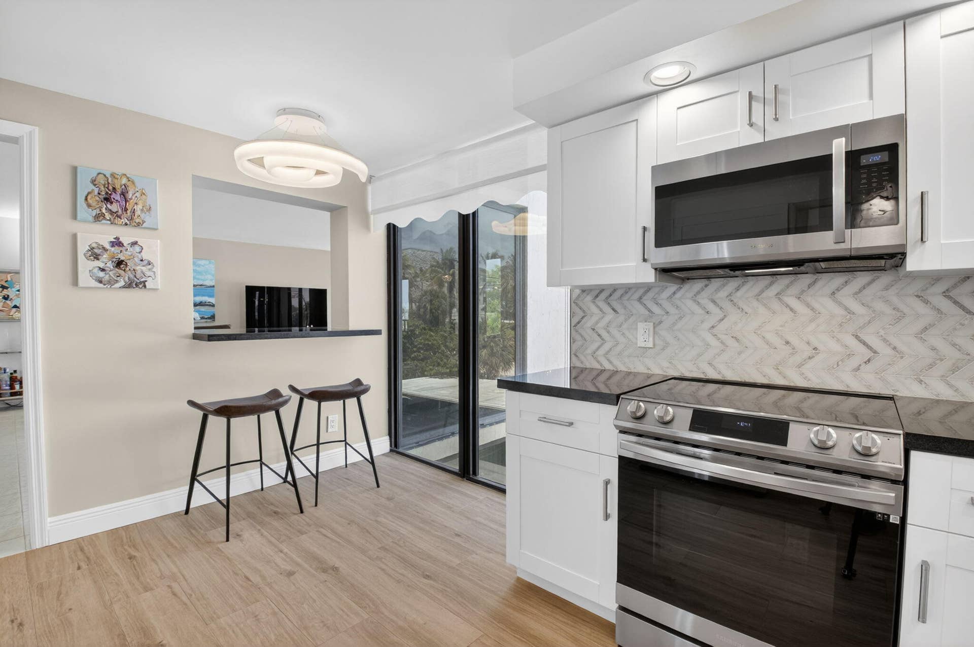 2220 S Ocean Boulevard, #304, Delray Beach, FL 33483 Kitchen pass Thru