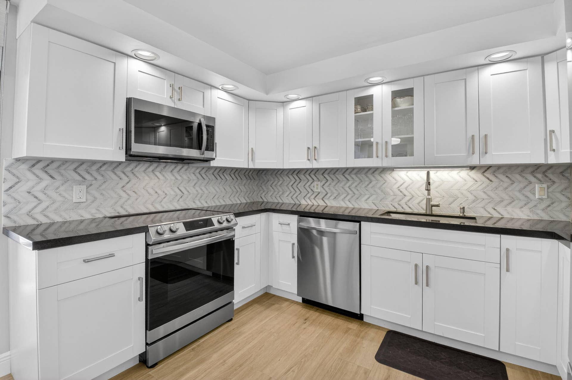 2220 S Ocean Boulevard, #304, Delray Beach, FL 33483 Stainless Steel Appliances