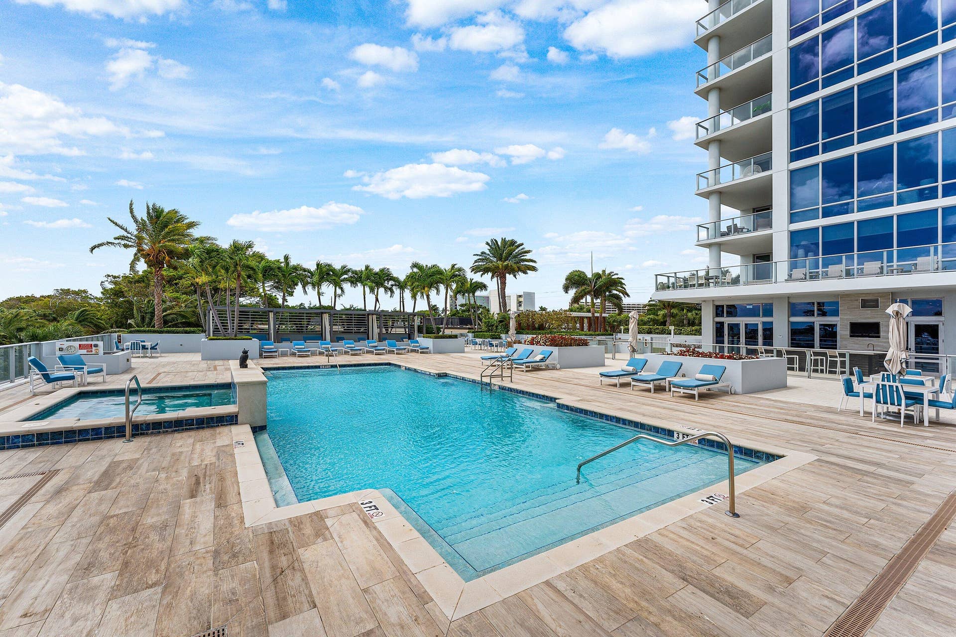 2 Water Club Way, #403, North Palm Beach, FL 33408 Expansive Pool Deck w Spa