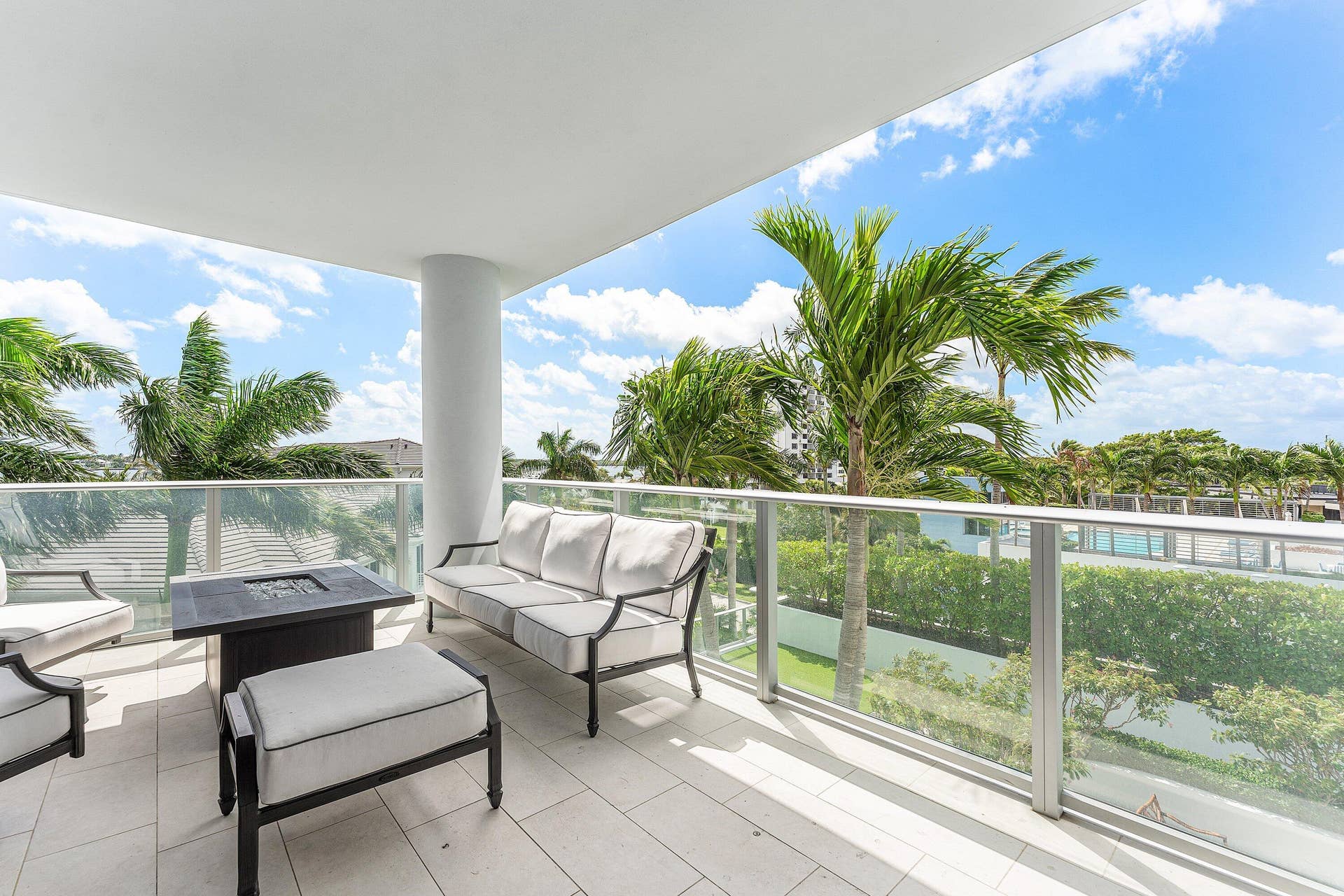 2 Water Club Way, #403, North Palm Beach, FL 33408 Florida Living!