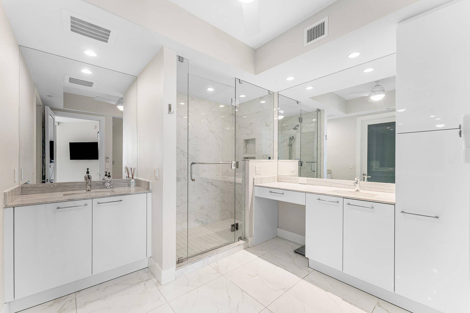 2 Water Club Way, #403, North Palm Beach, FL 33408 Primary Bath