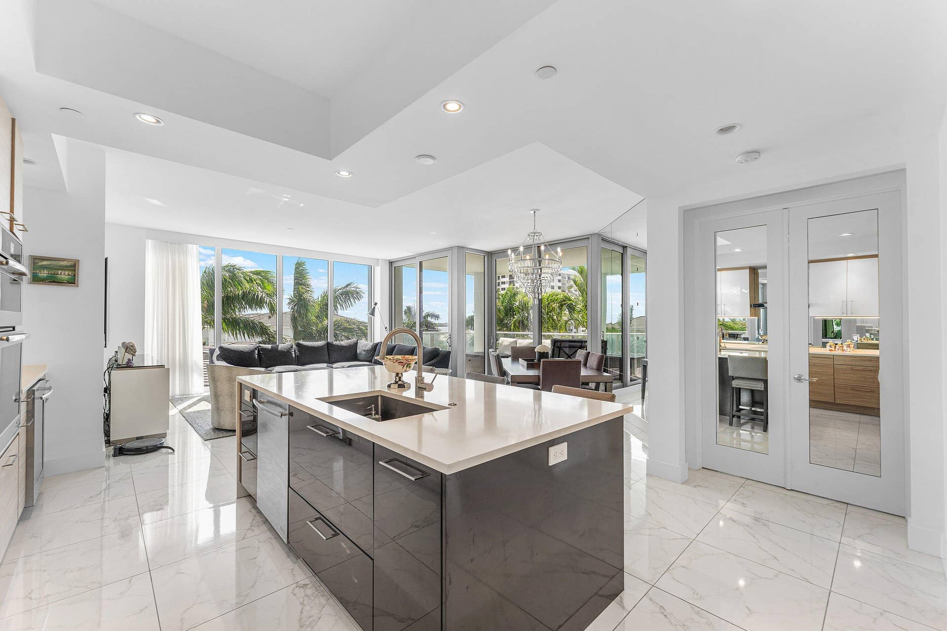 2 Water Club Way, #403, North Palm Beach, FL 33408 Bright & Open Kitchen