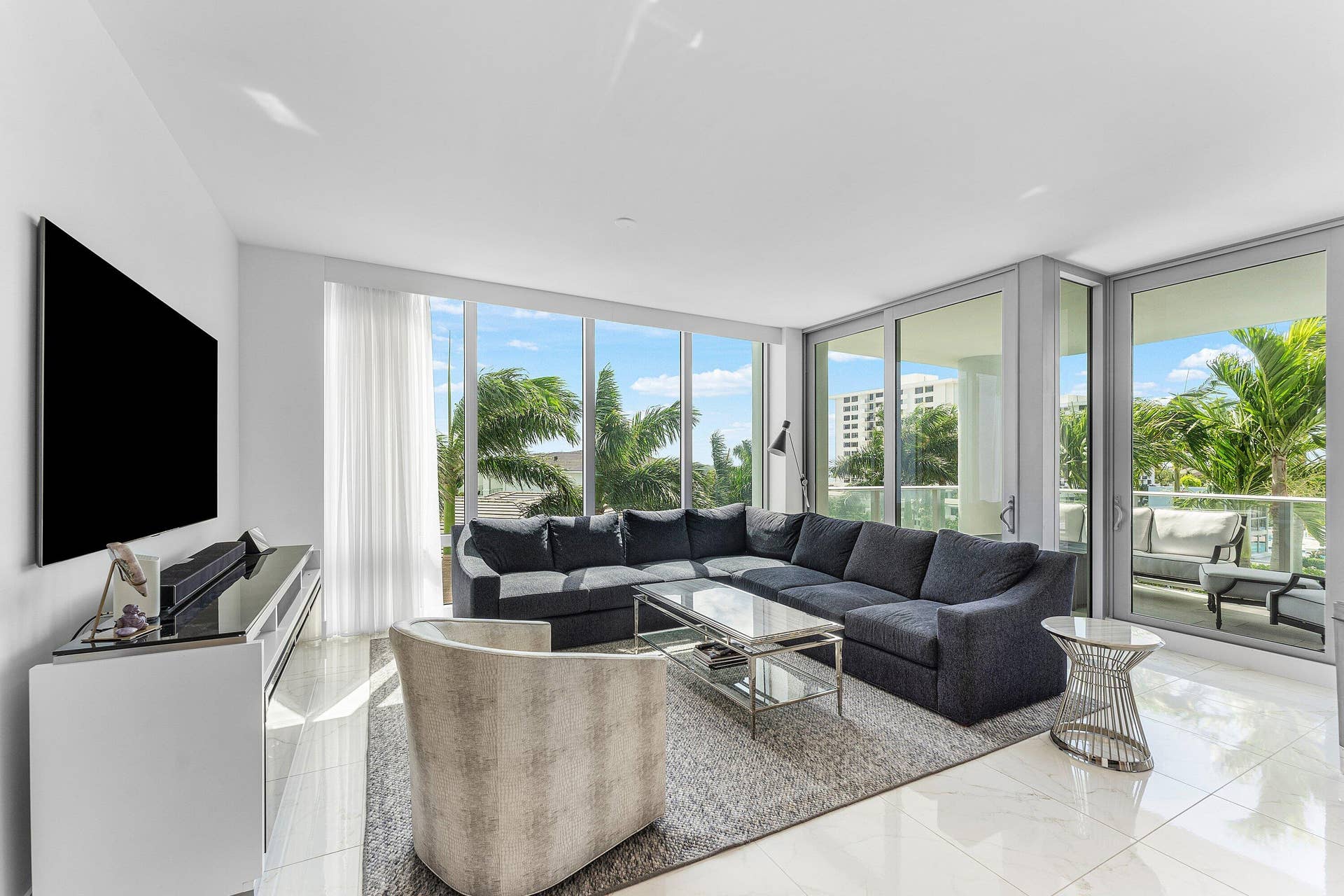 2 Water Club Way, #403, North Palm Beach, FL 33408 Bright & Open w High Ceilings