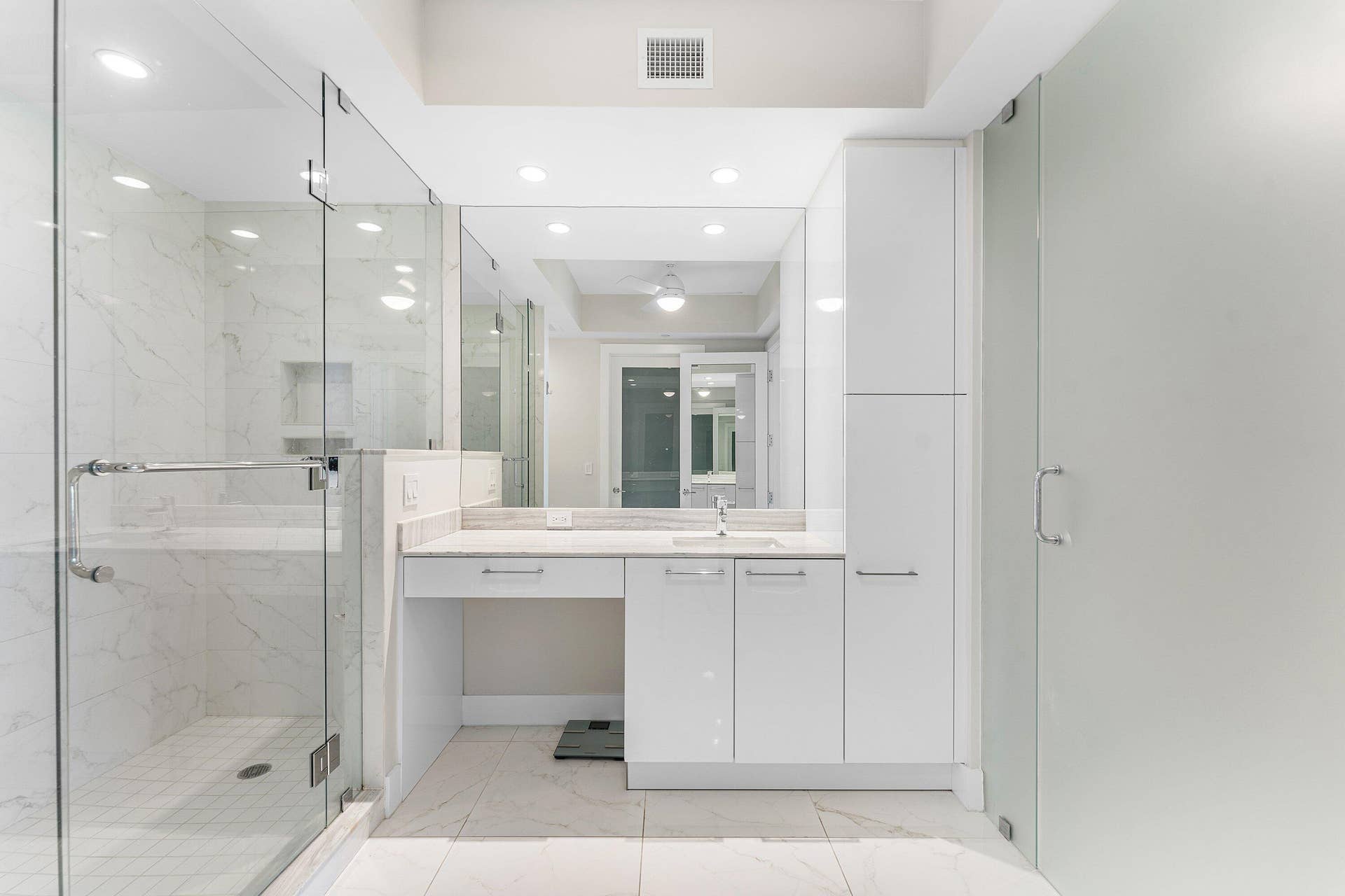 2 Water Club Way, #403, North Palm Beach, FL 33408 Primary Bath