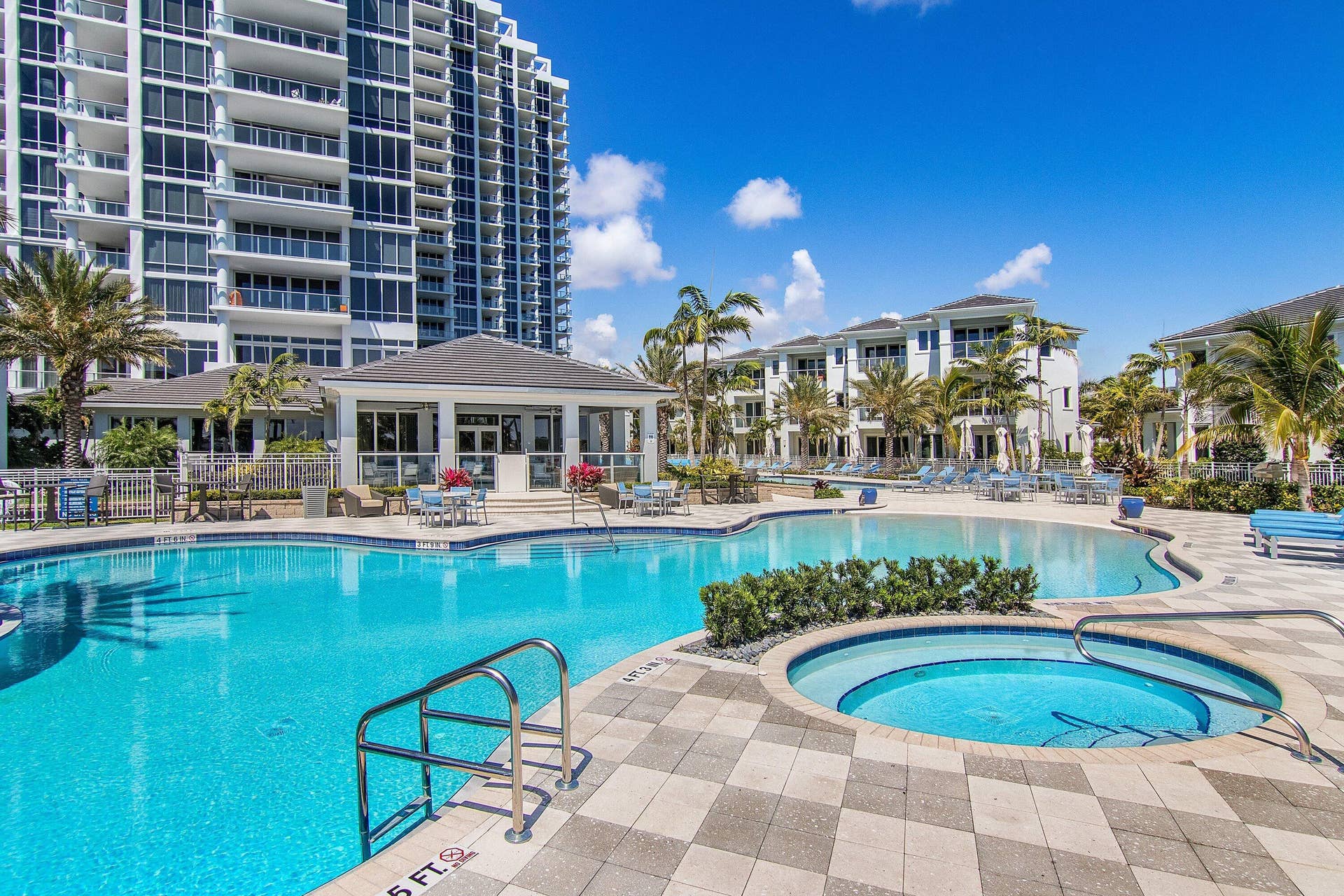 2 Water Club Way, #403, North Palm Beach, FL 33408 Expansive Pool Areas