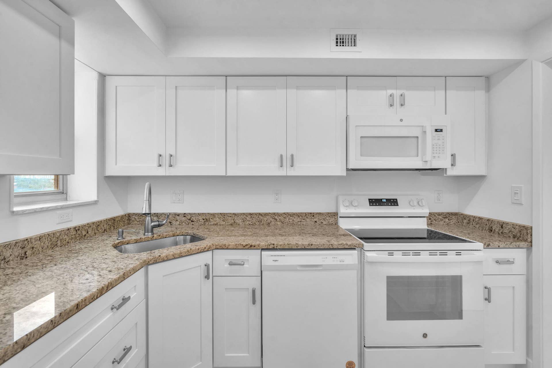 777 S Federal Highway, #Rp907, Pompano Beach, FL 33062 18-web-or-mls-DSC04324