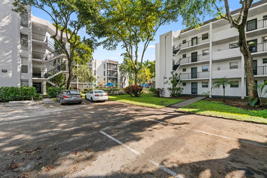 Property photo for 471 N Pine Island Road, #302d, Plantation, FL