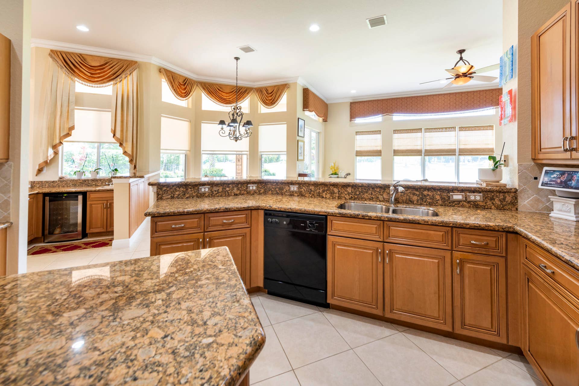 15234 SW 40th Street, Davie, FL 33331 Kitchen overlooking Family Room