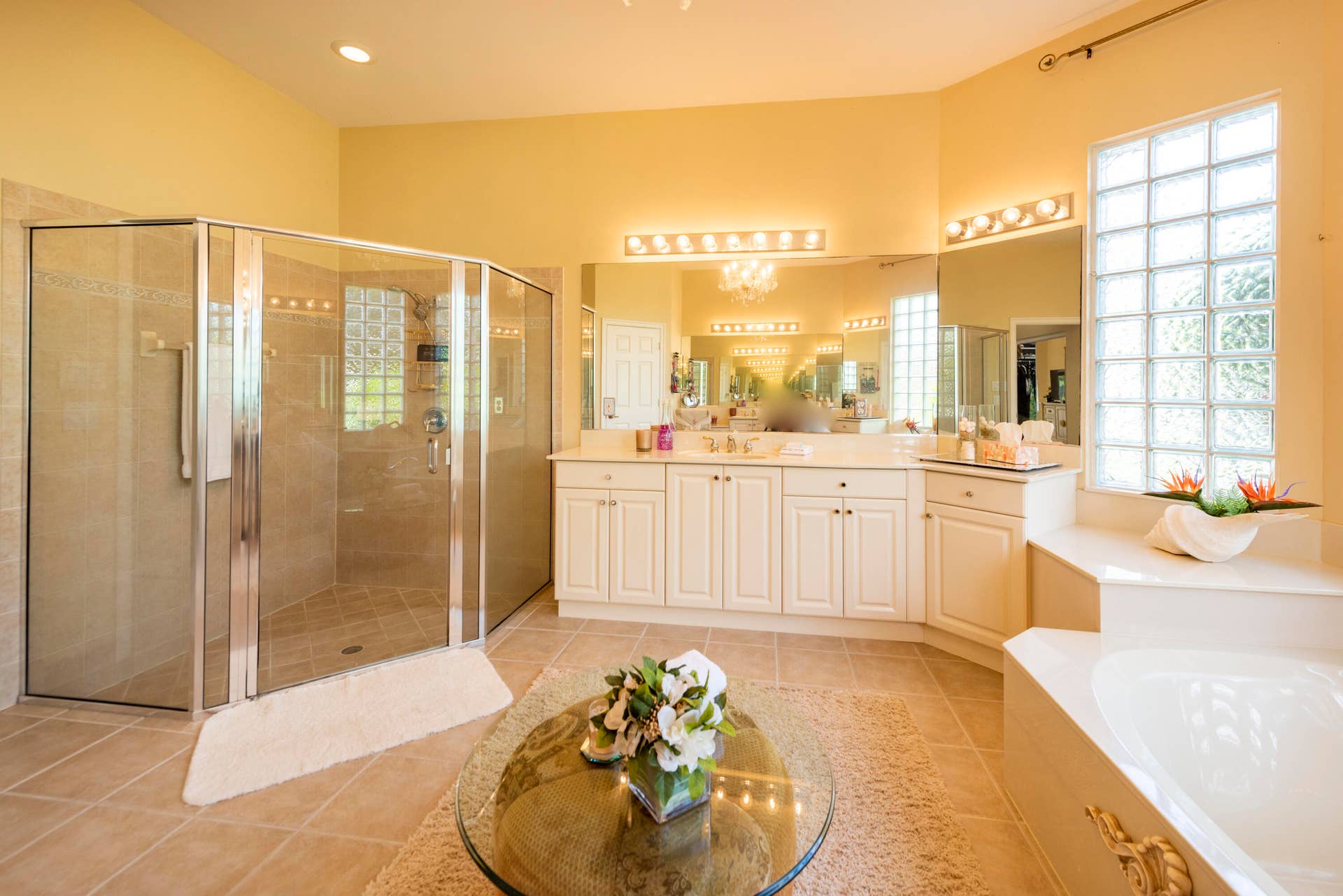 15234 SW 40th Street, Davie, FL 33331 Main Batrhoom with oversized walk-in shower