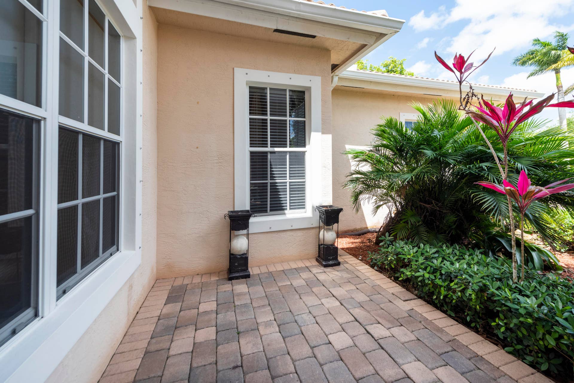 15234 SW 40th Street, Davie, FL 33331 Pavered entryway
