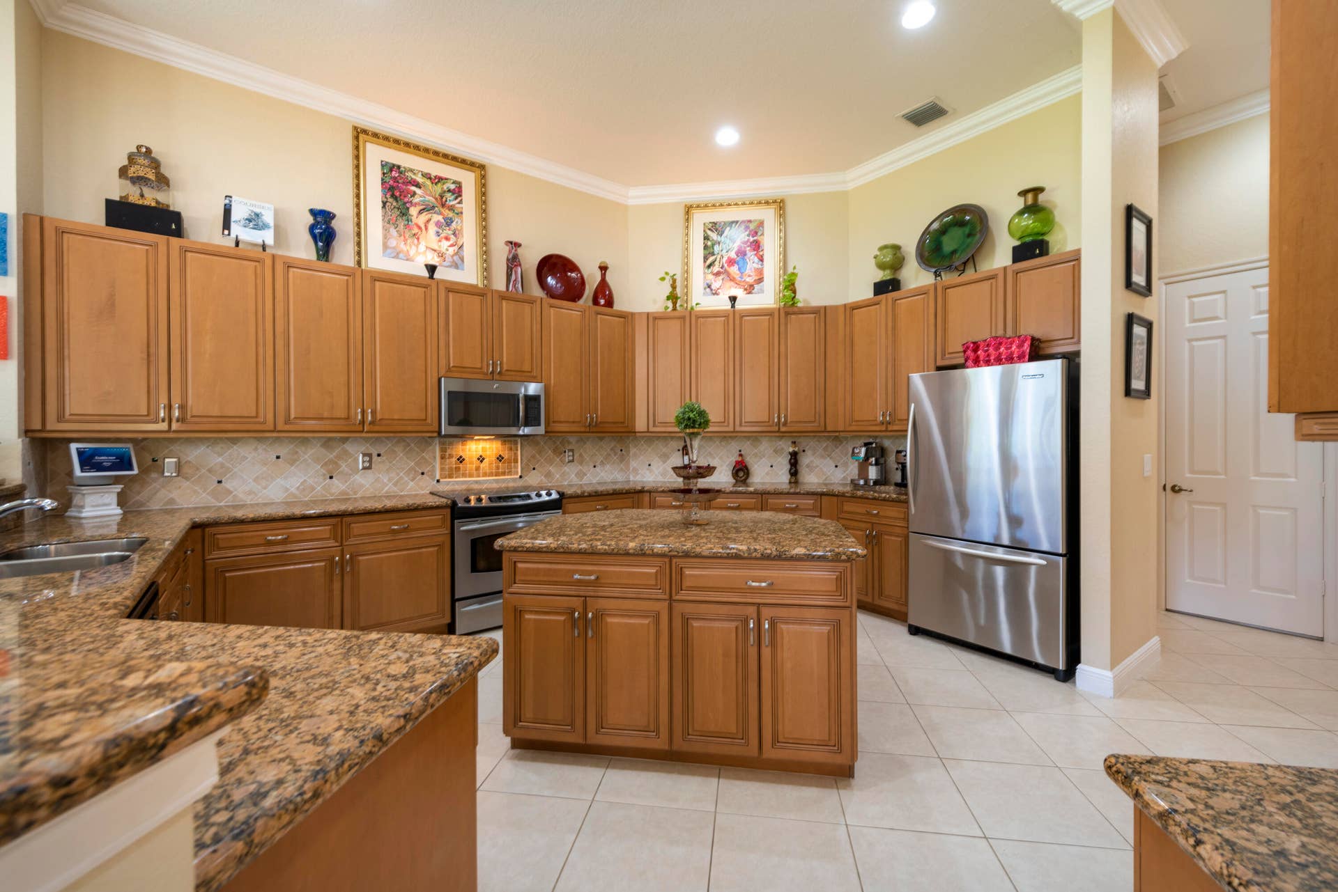 15234 SW 40th Street, Davie, FL 33331 Kitchen with utility island
