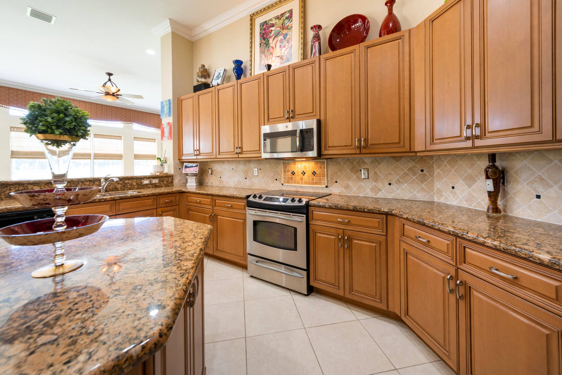 15234 SW 40th Street, Davie, FL 33331 Kitchen with 42" cabinetry