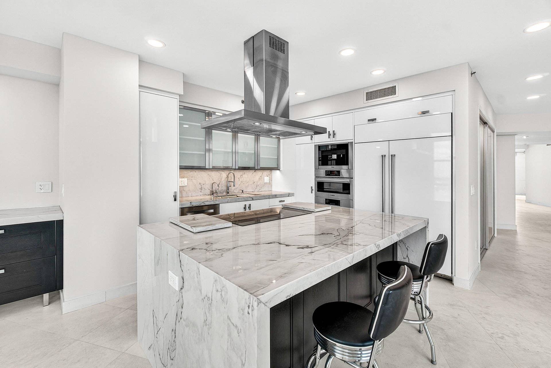 CUSTOM KITCHEN