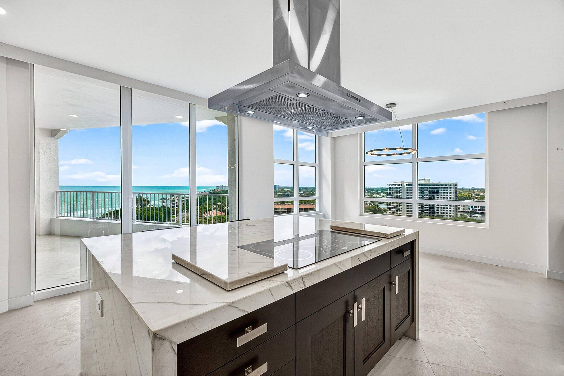 GOURMET KITCHEN