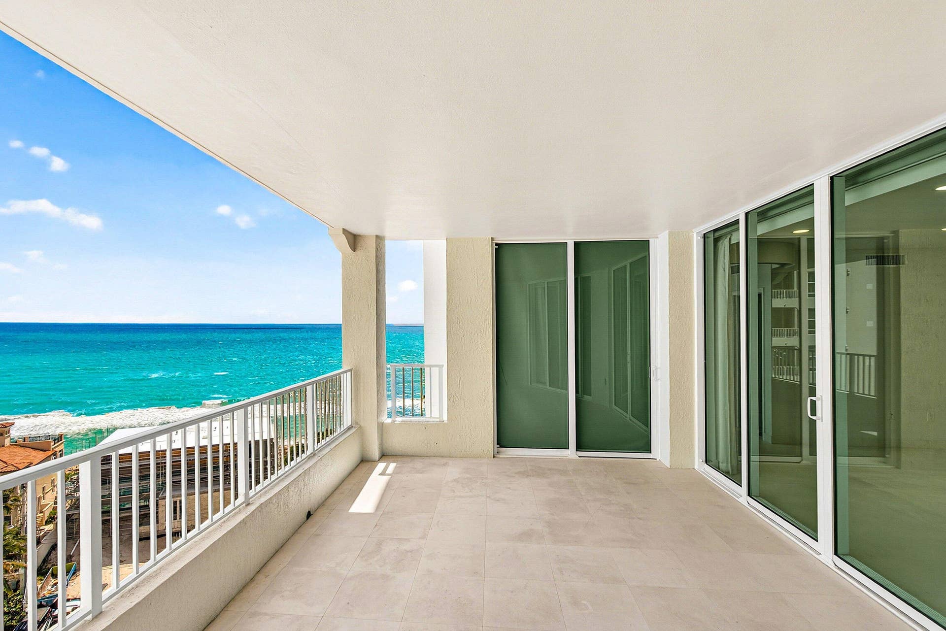 EXPANSIVE BALCONY
