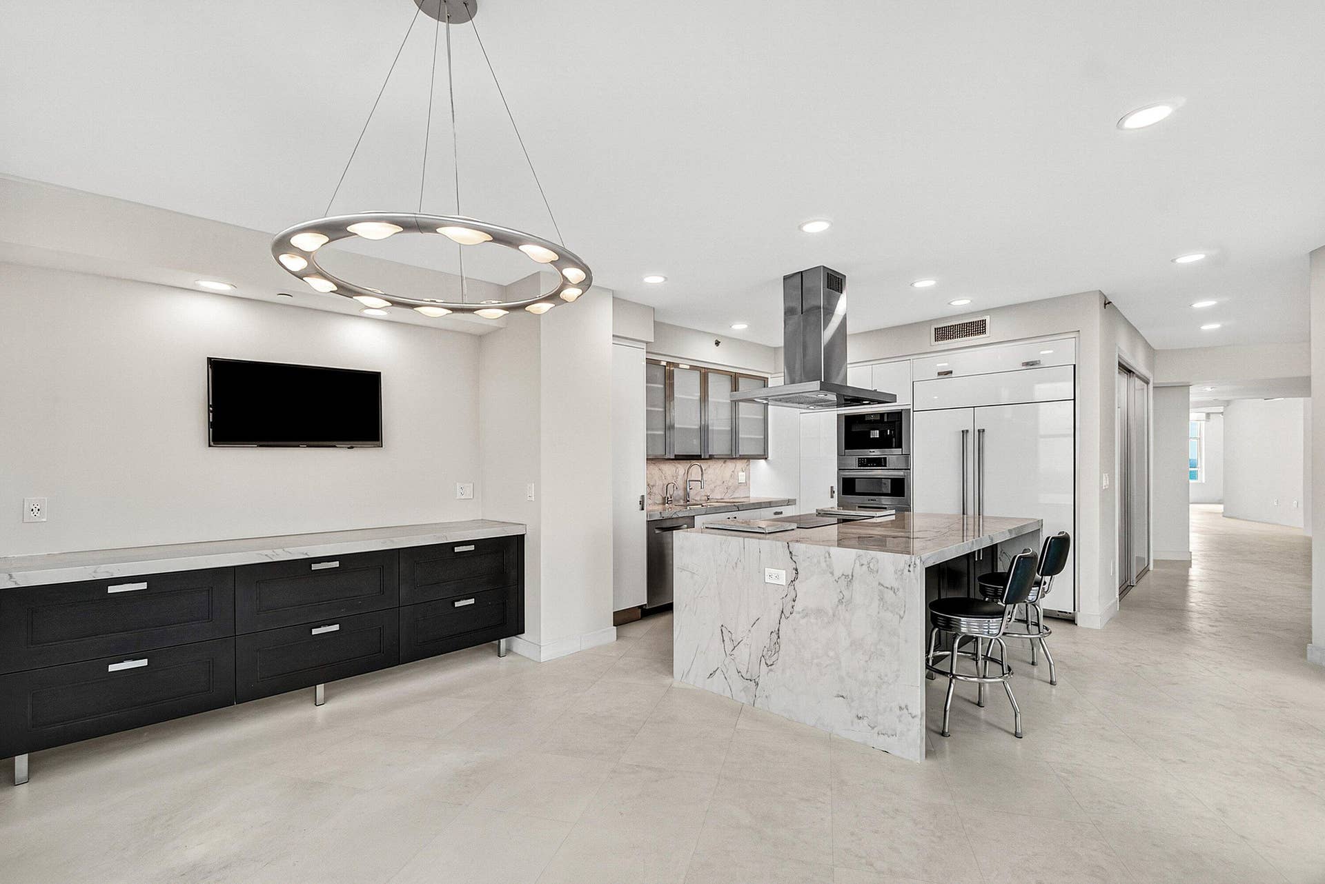 KITCHEN WITH EAT IN DINING AREA