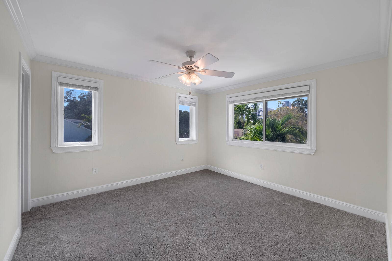 216 SE 10th Street, Fort Lauderdale, FL 33316 32