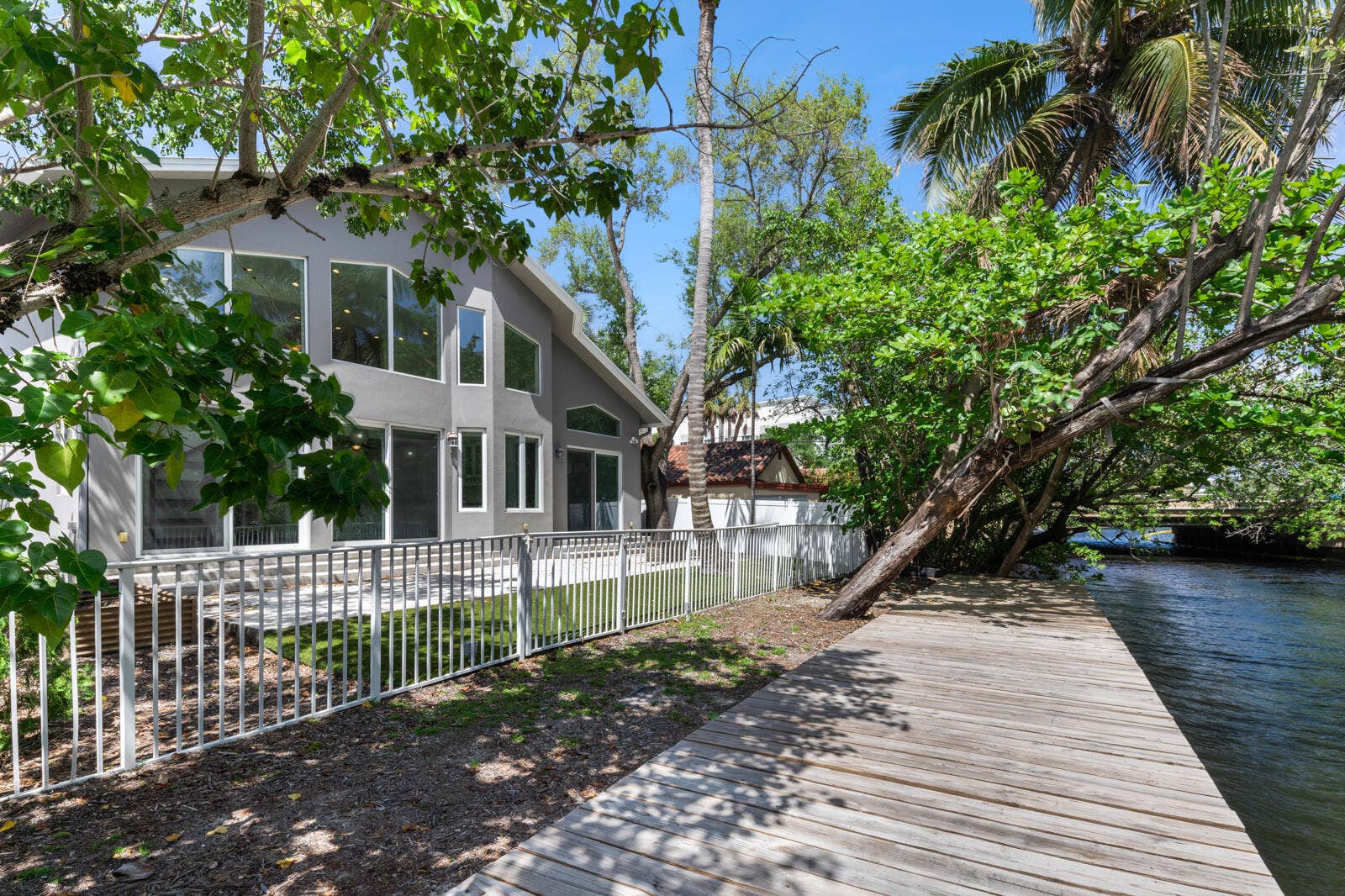 216 SE 10th Street, Fort Lauderdale, FL 33316 2