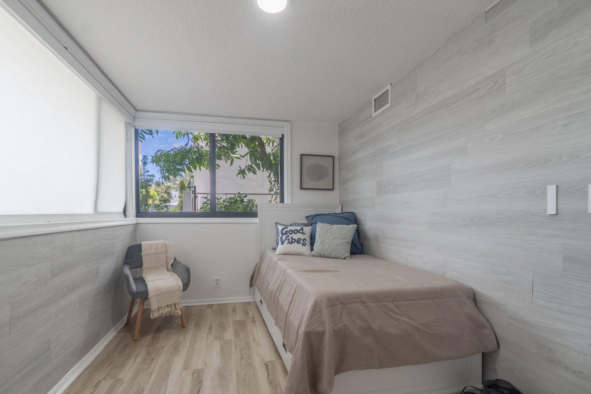 2878 NE 26St-34
