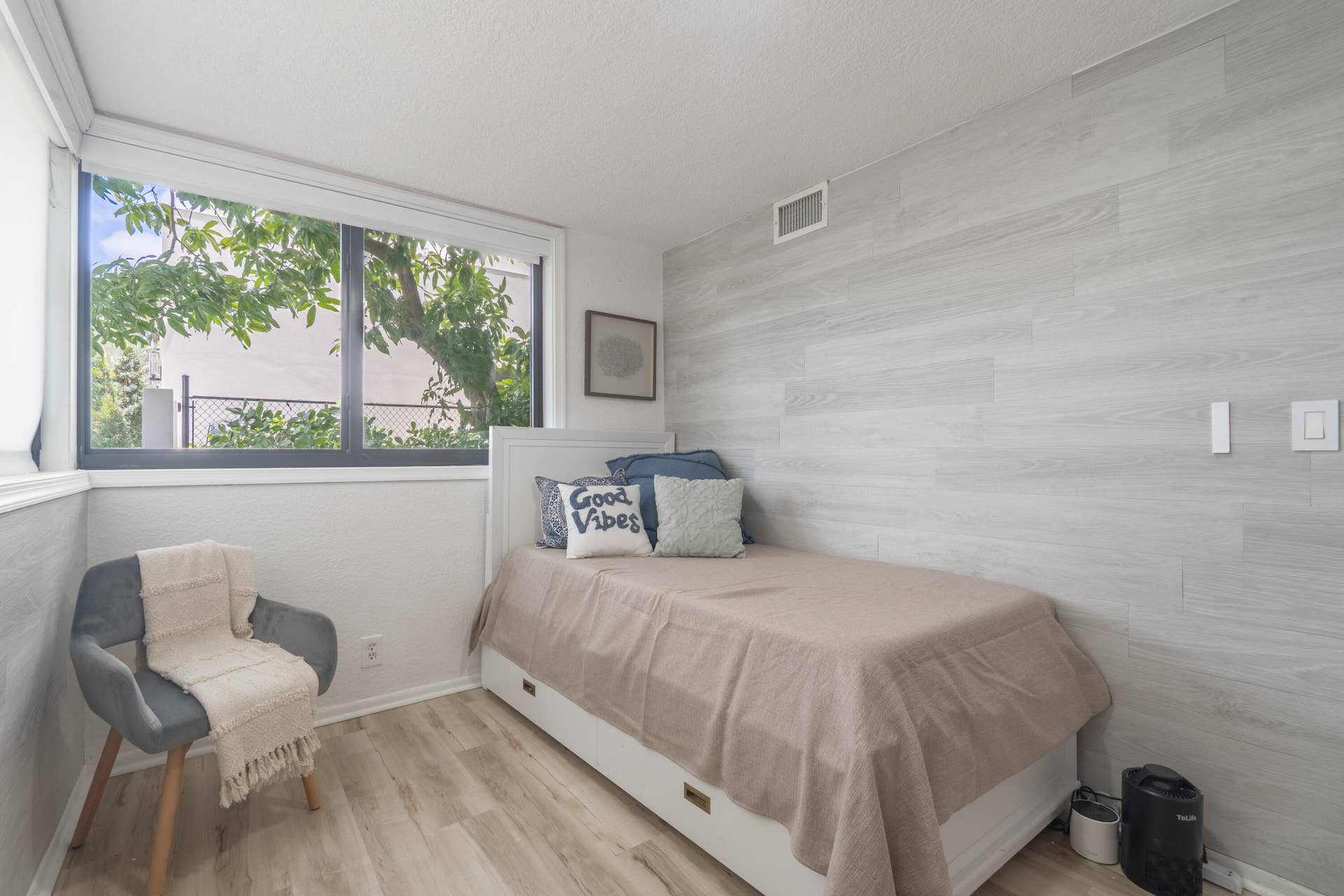 2878 NE 26St-35