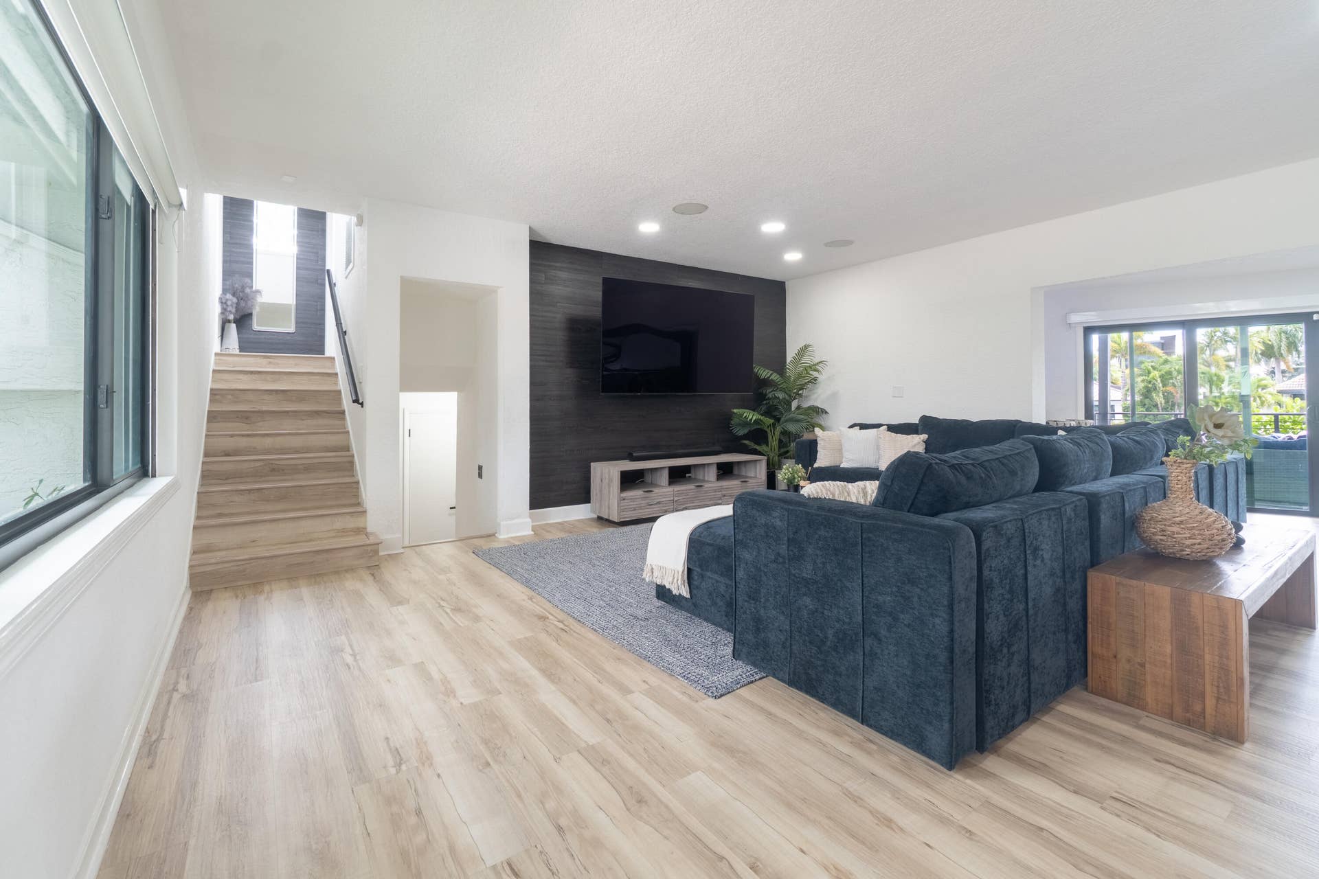 2878 NE 26St-18