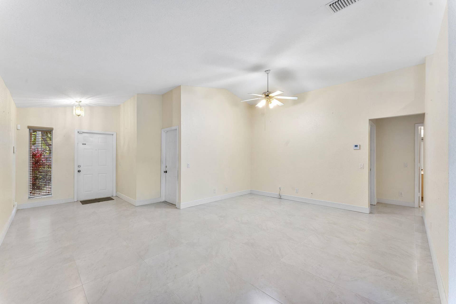 1353 Canary Island Drive, Weston, FL 33327 Living Area