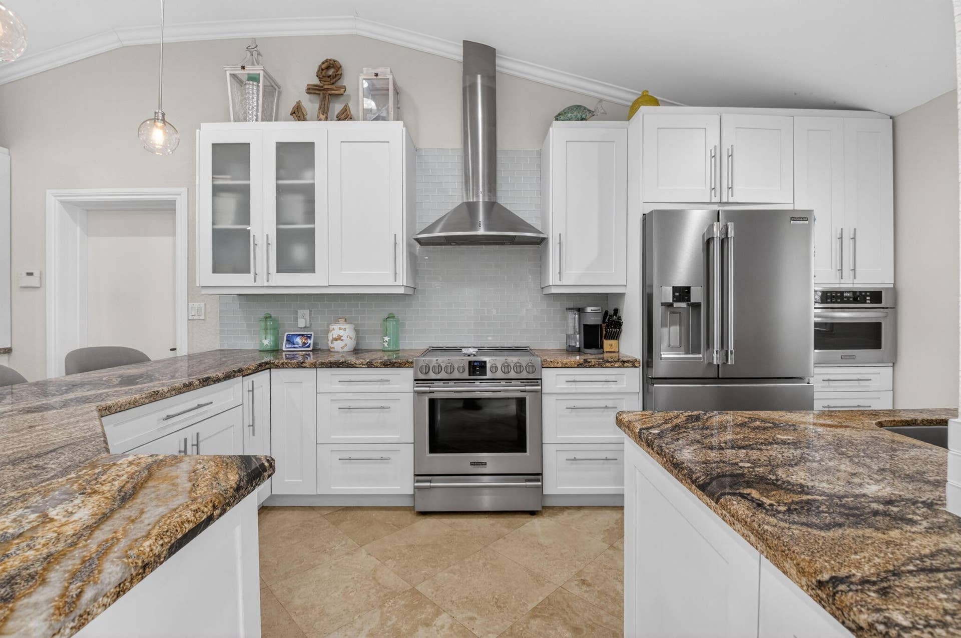 5800 NE 7th Avenue, Boca Raton, FL 33487 Stainless Steel Appliances