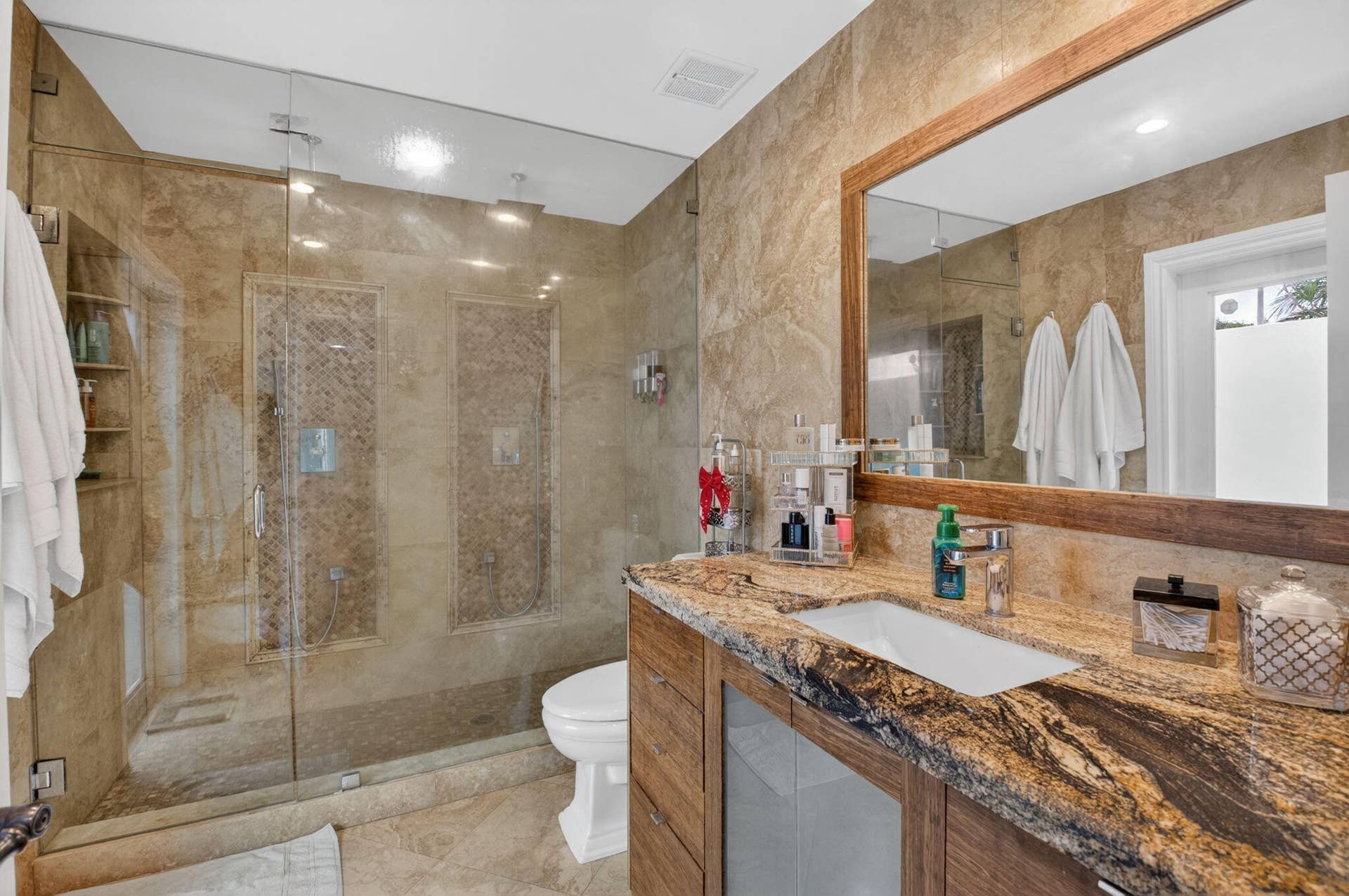 5800 NE 7th Avenue, Boca Raton, FL 33487 Primary Bathroom