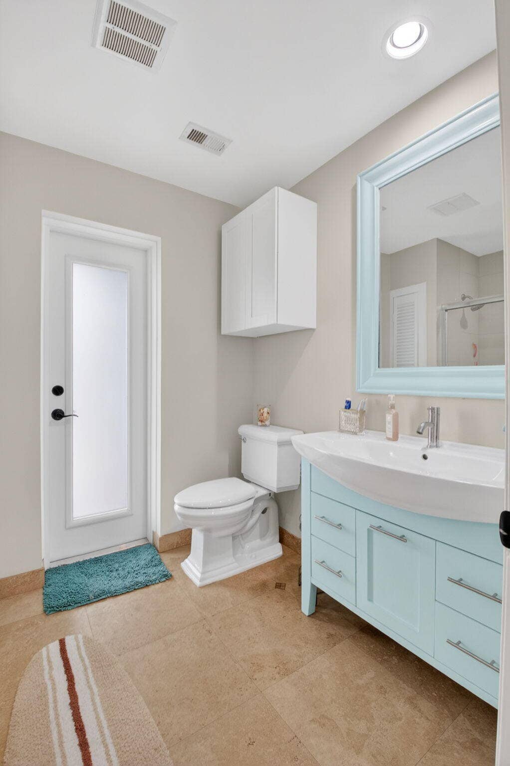 5800 NE 7th Avenue, Boca Raton, FL 33487 Guest Bathroom