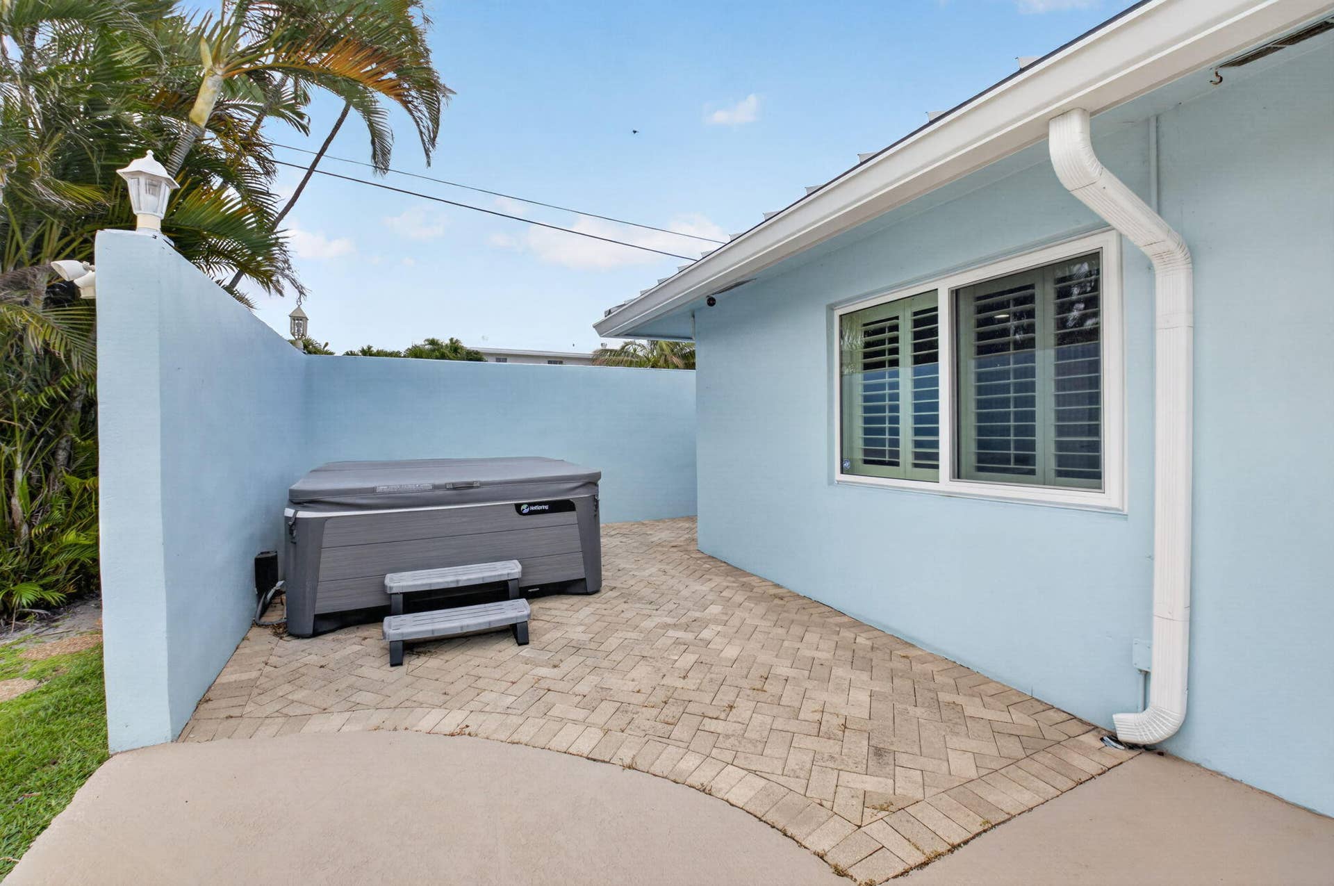 5800 NE 7th Avenue, Boca Raton, FL 33487 Hot Tub