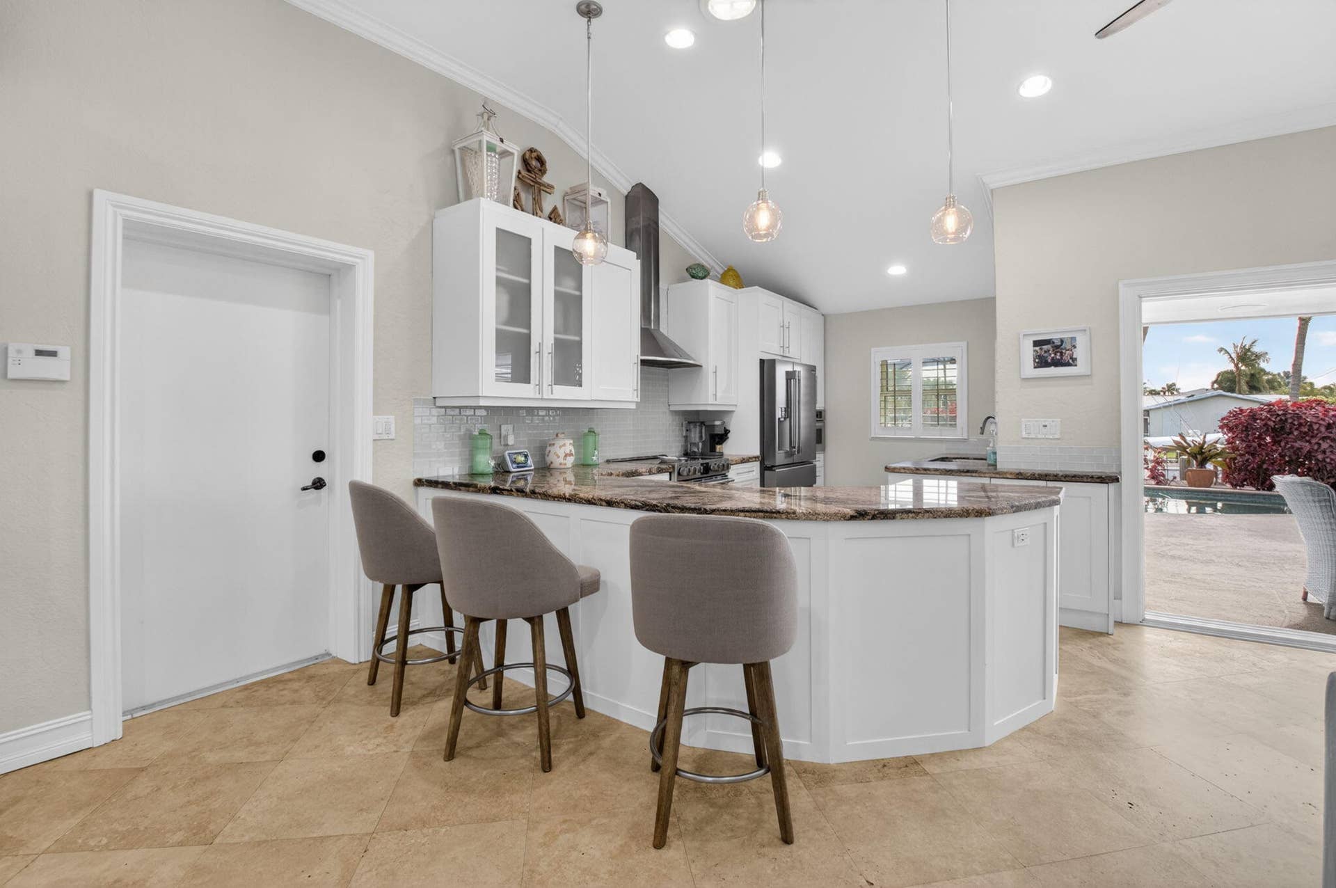 5800 NE 7th Avenue, Boca Raton, FL 33487 Large Kitchen
