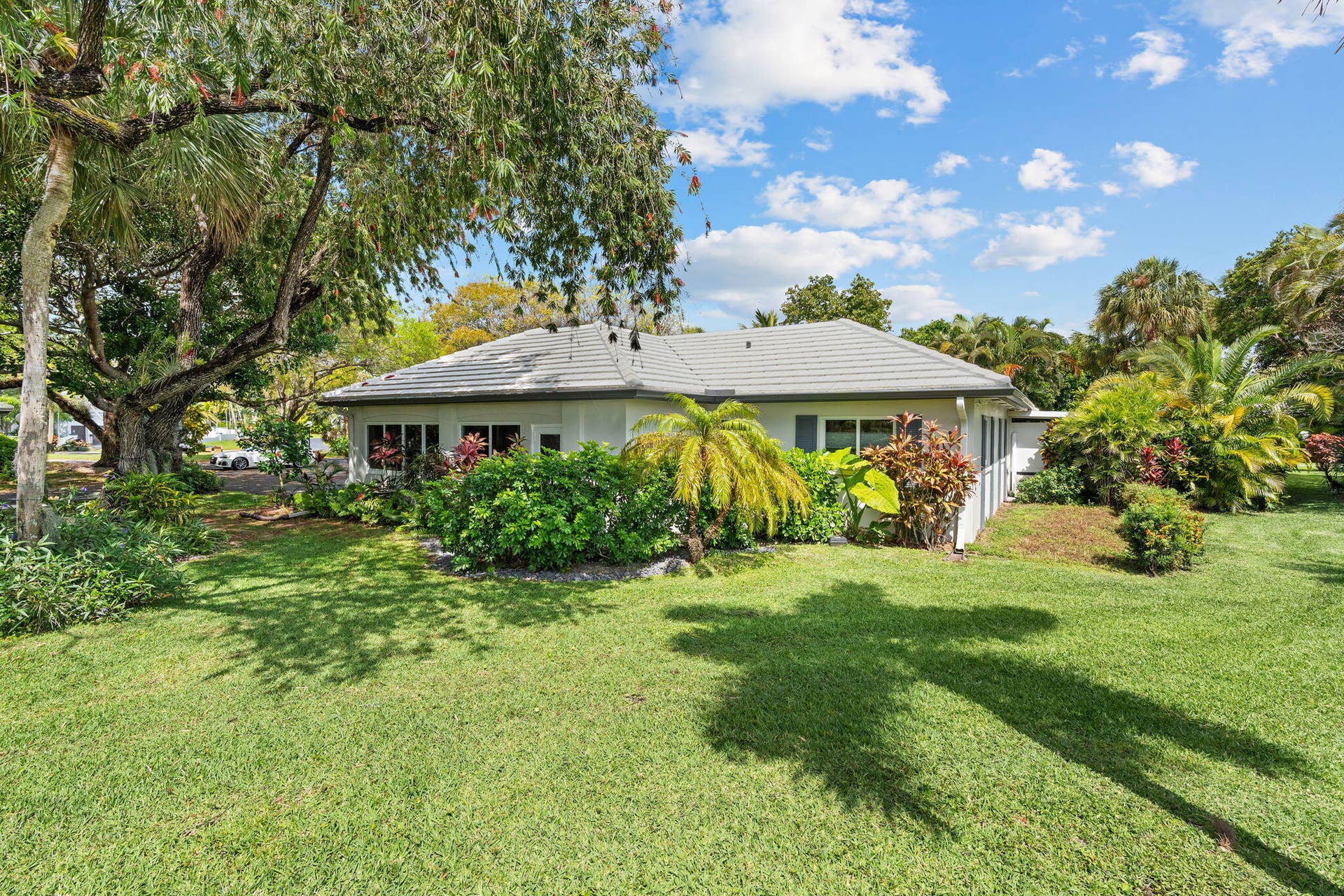 5-web-or-mls-1114 W Cypress Dr, Pompano