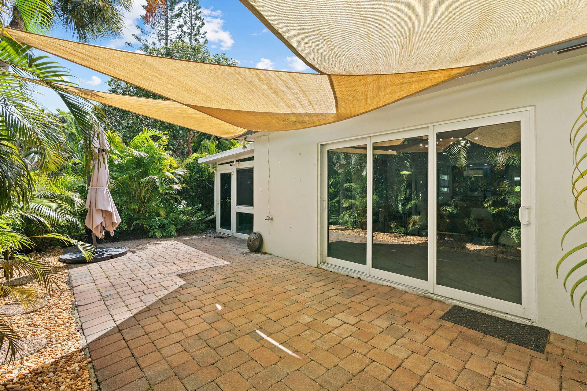 46-web-or-mls-1114 W Cypress Dr, Pompano