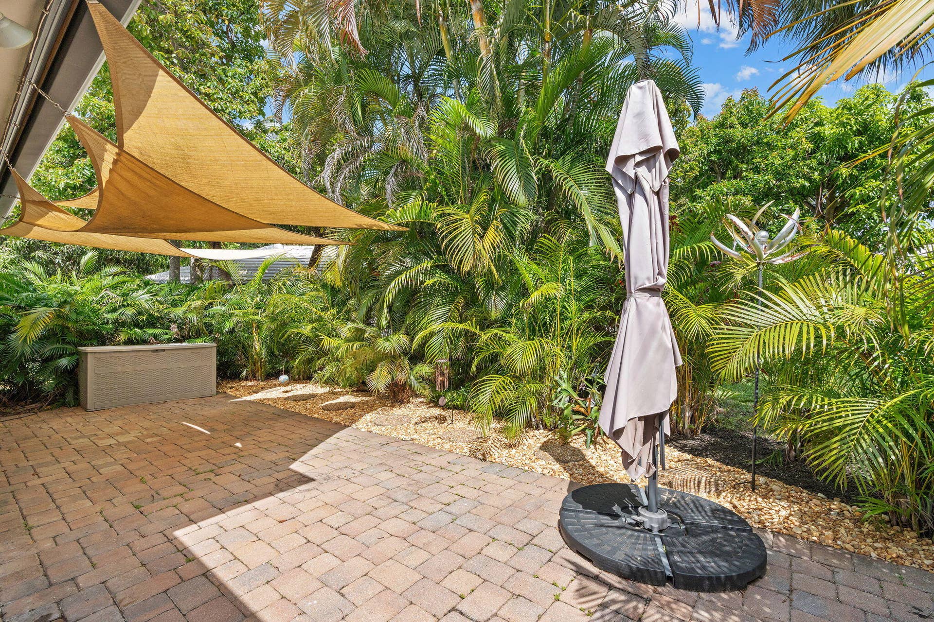 48-web-or-mls-1114 W Cypress Dr, Pompano