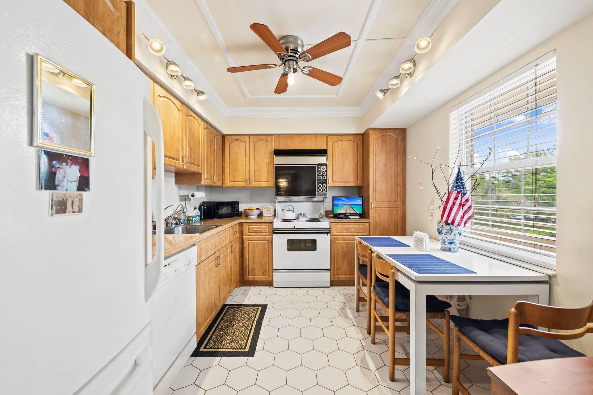 3960 Oaks Clubhouse Drive, #304, Pompano Beach, FL 33069 5-web-or-mls-DSC_9915
