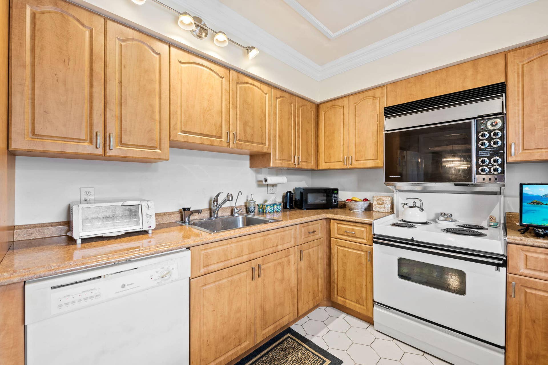 3960 Oaks Clubhouse Drive, #304, Pompano Beach, FL 33069 7-web-or-mls-DSC_9921